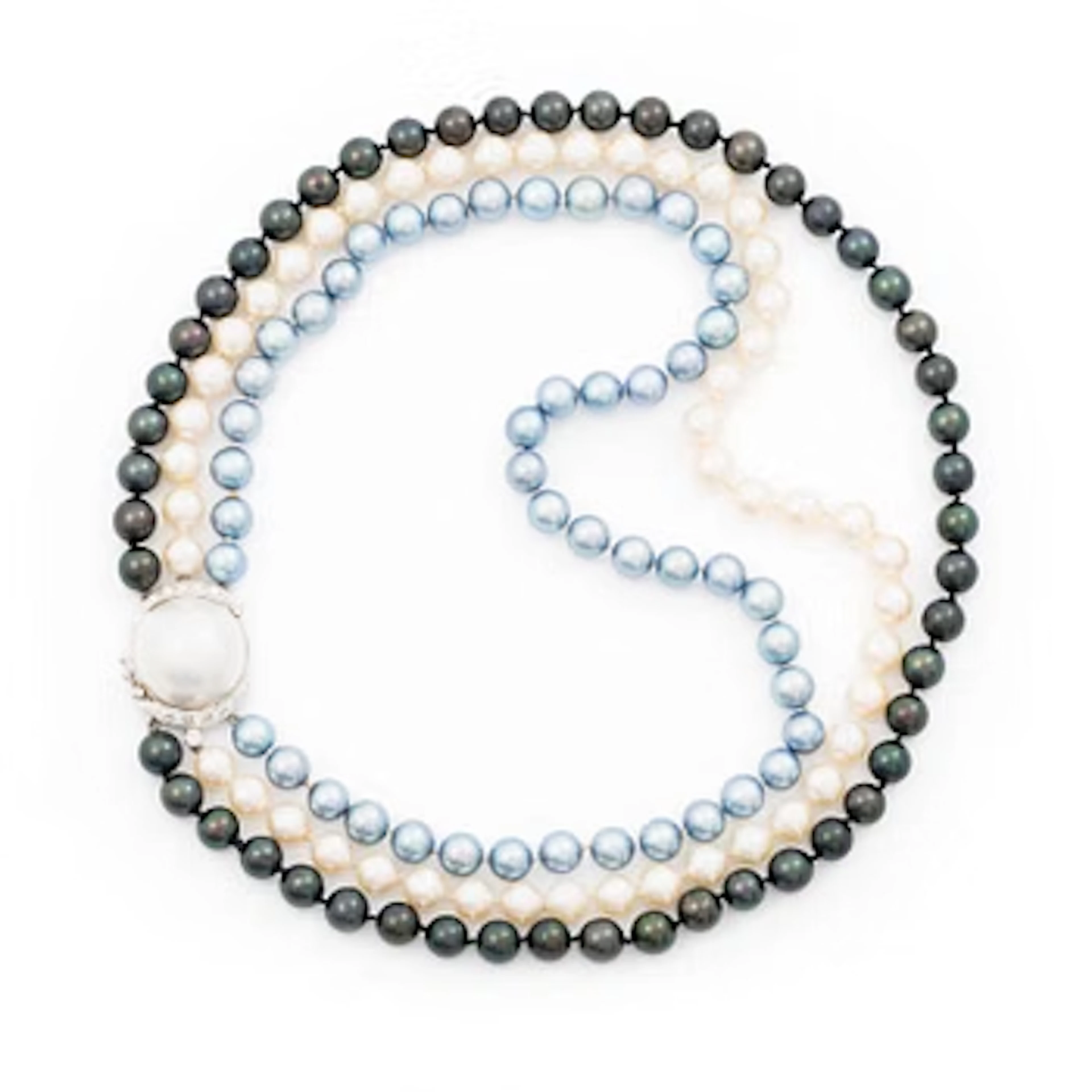 Three-row pearl necklace with cultured pearls, with an 18K white gold