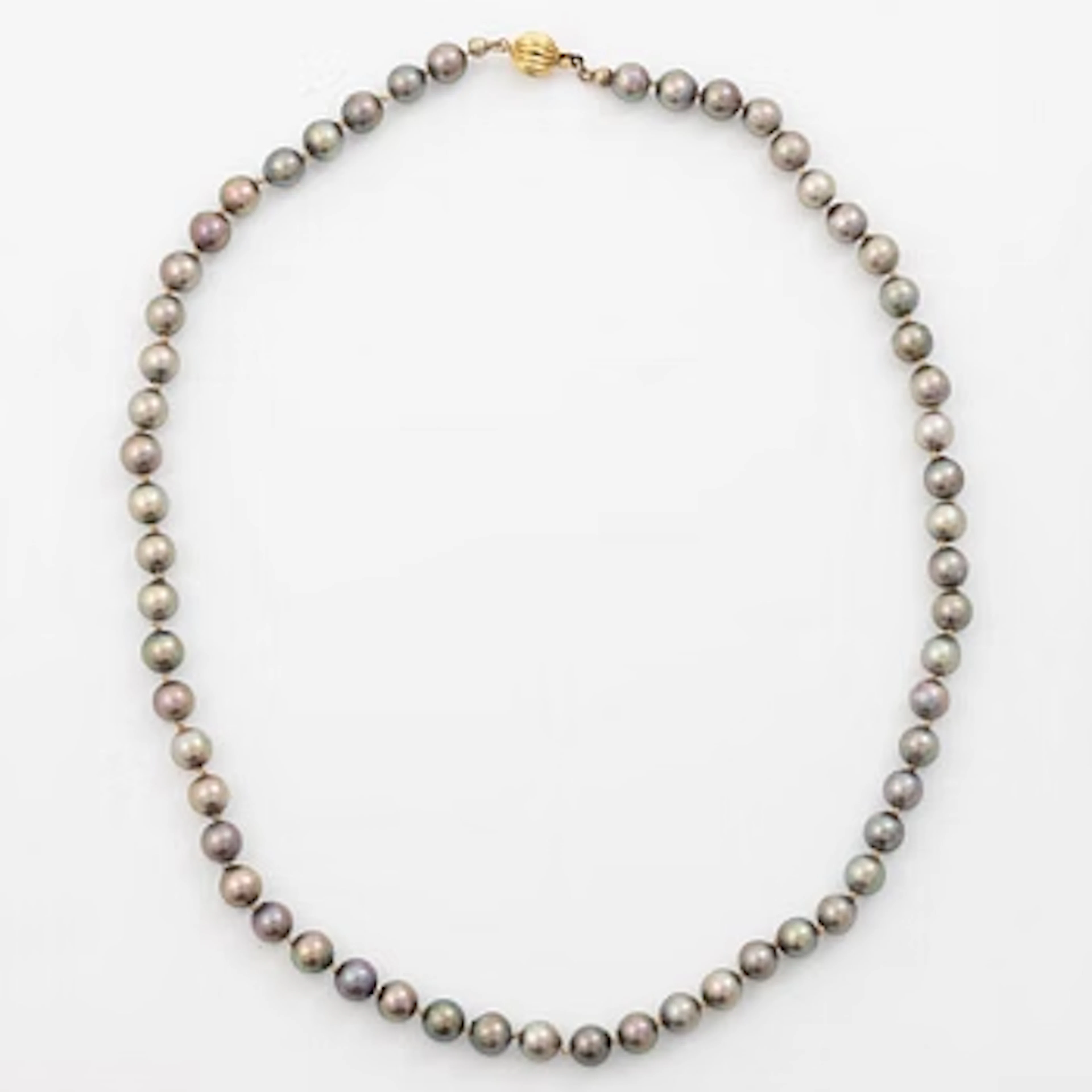 Cultured pearl necklace, 18K gold clasp.