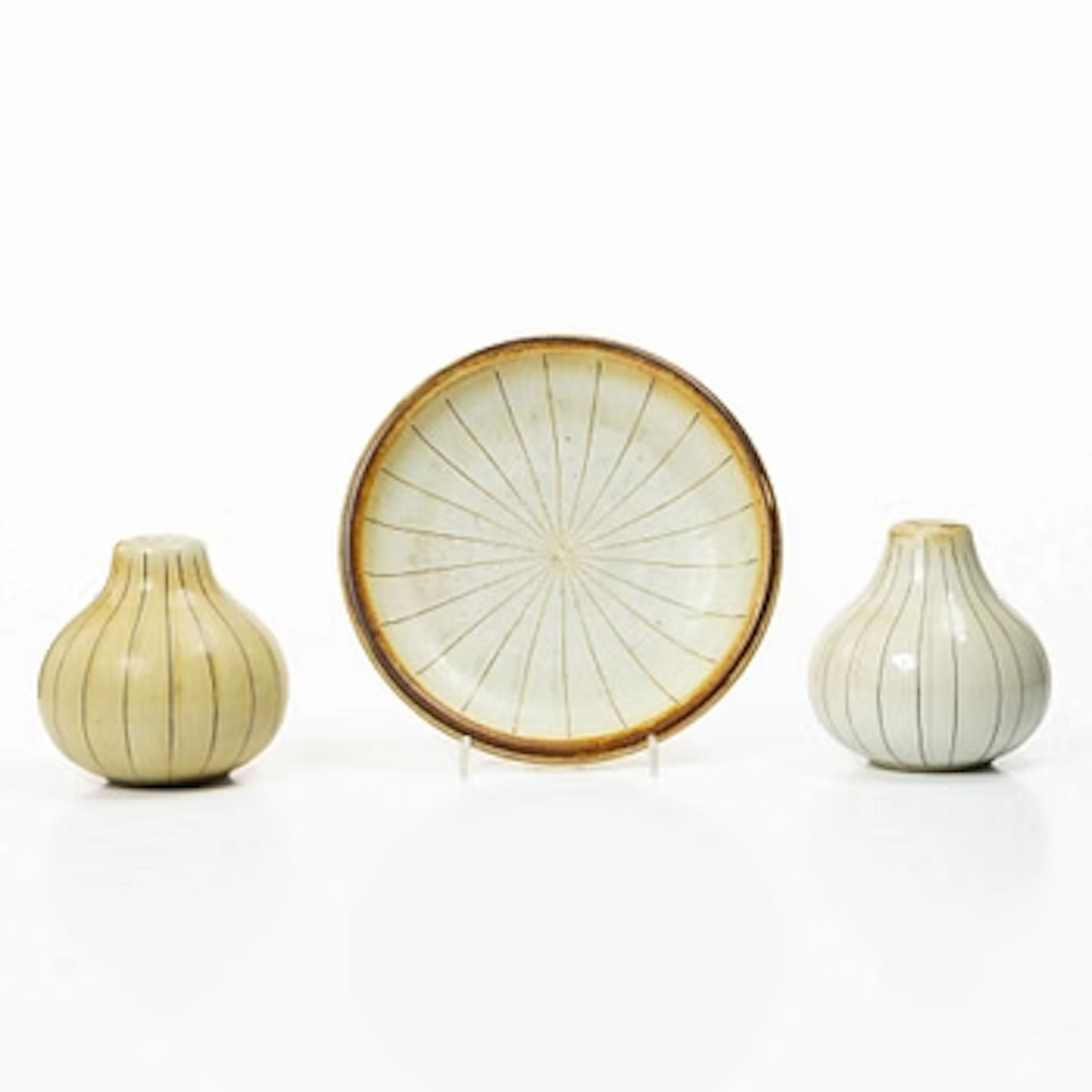 Gertrud Lönegren, Two 'Miranda' stoneware vases and a dish, Rörstrand