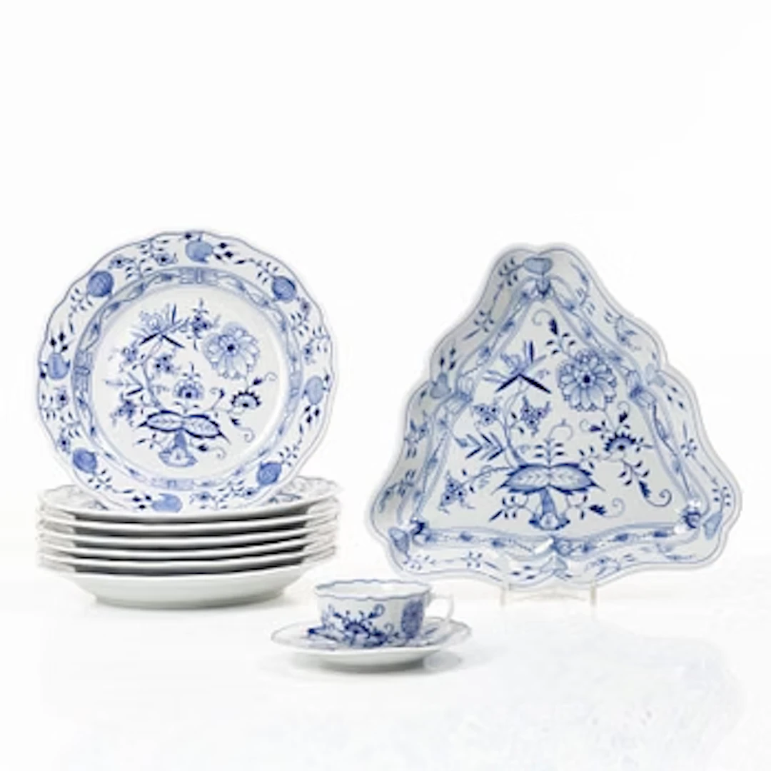 Meissen, Dinner service components, 9 pcs, “Onion Pattern”, Germany