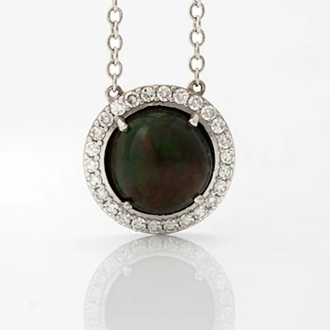 Necklace 18K white gold with an opal and eight-cut diamonds.