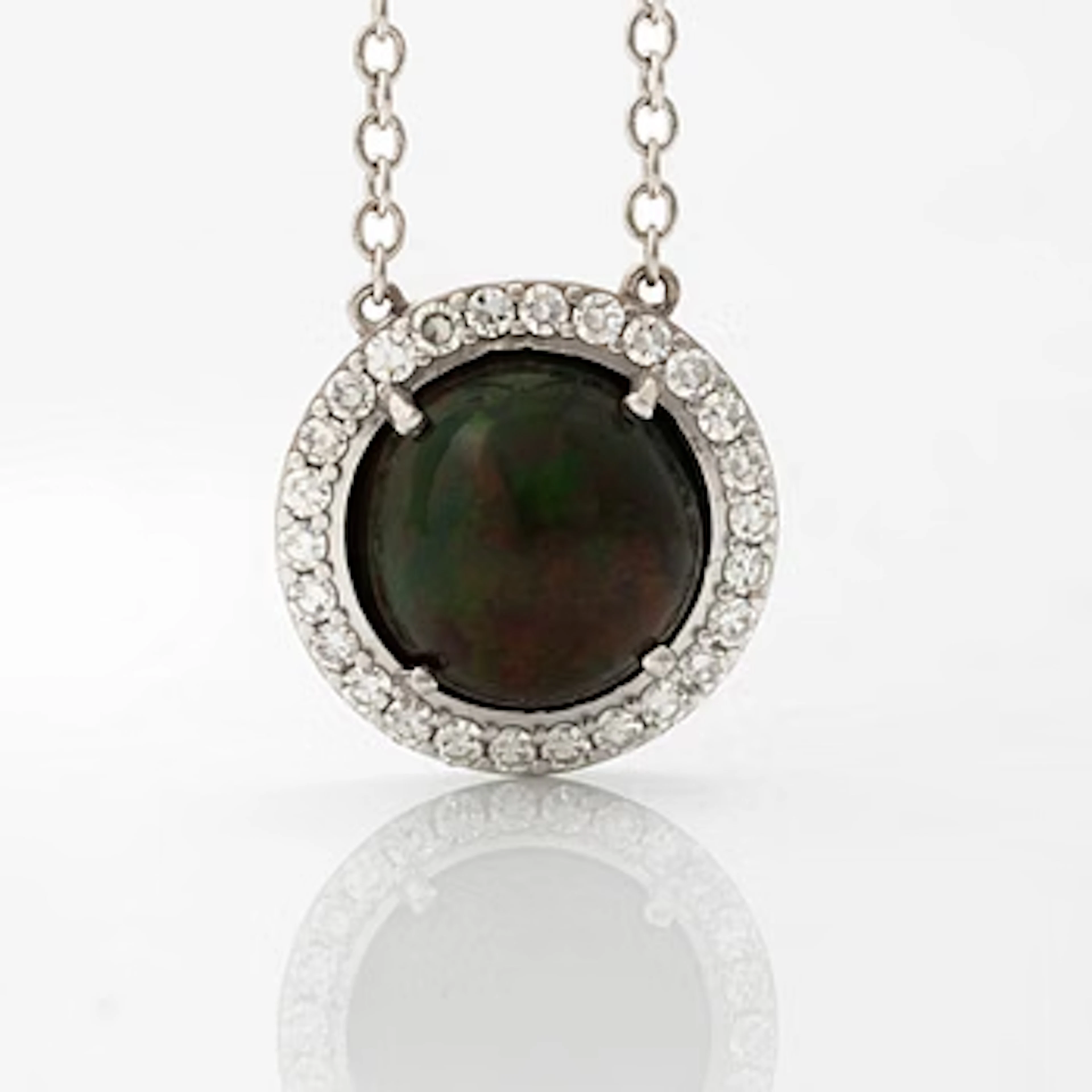 Necklace 18K white gold with an opal and eight-cut diamonds.
