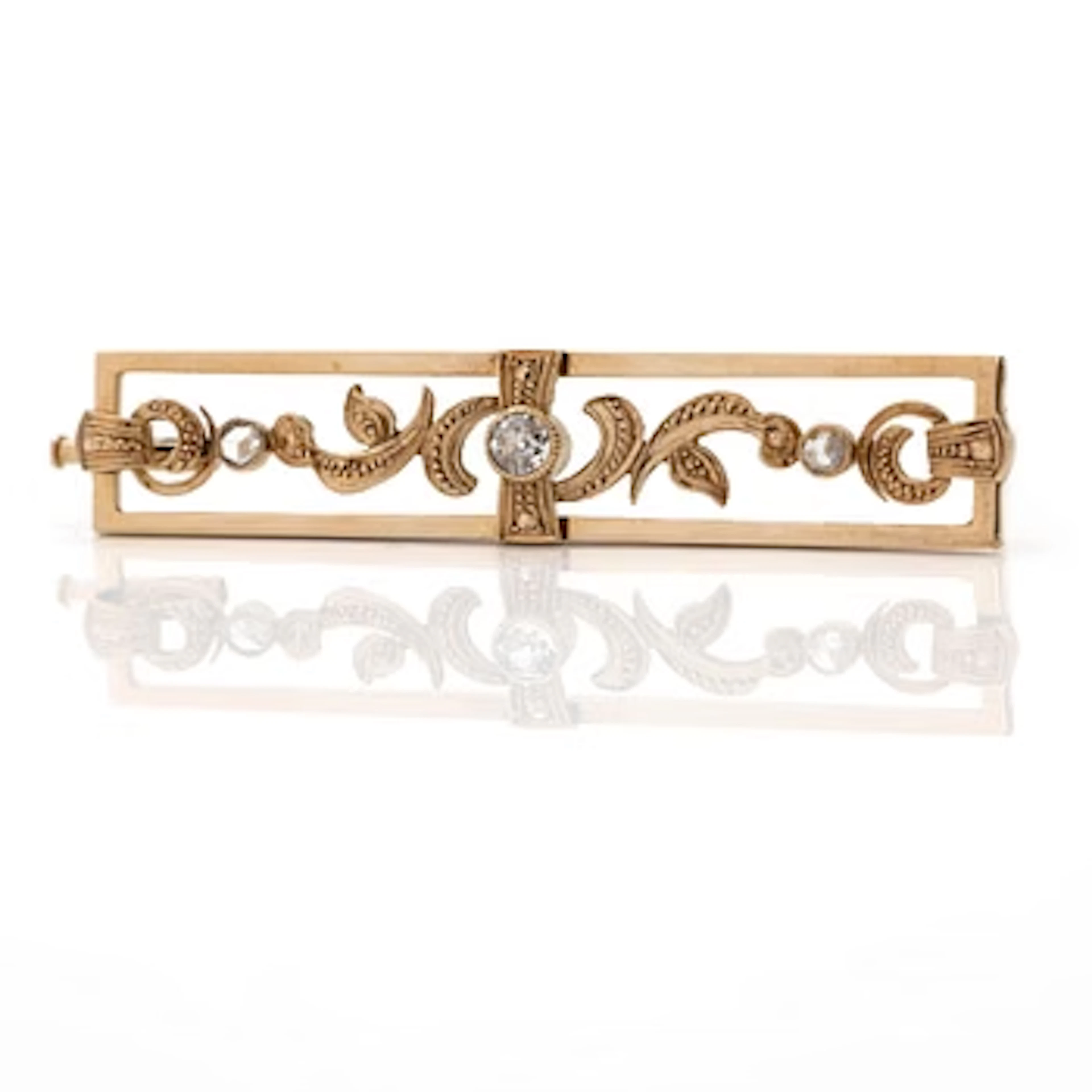 Brooch, 14K gold, first half of the 20th century.