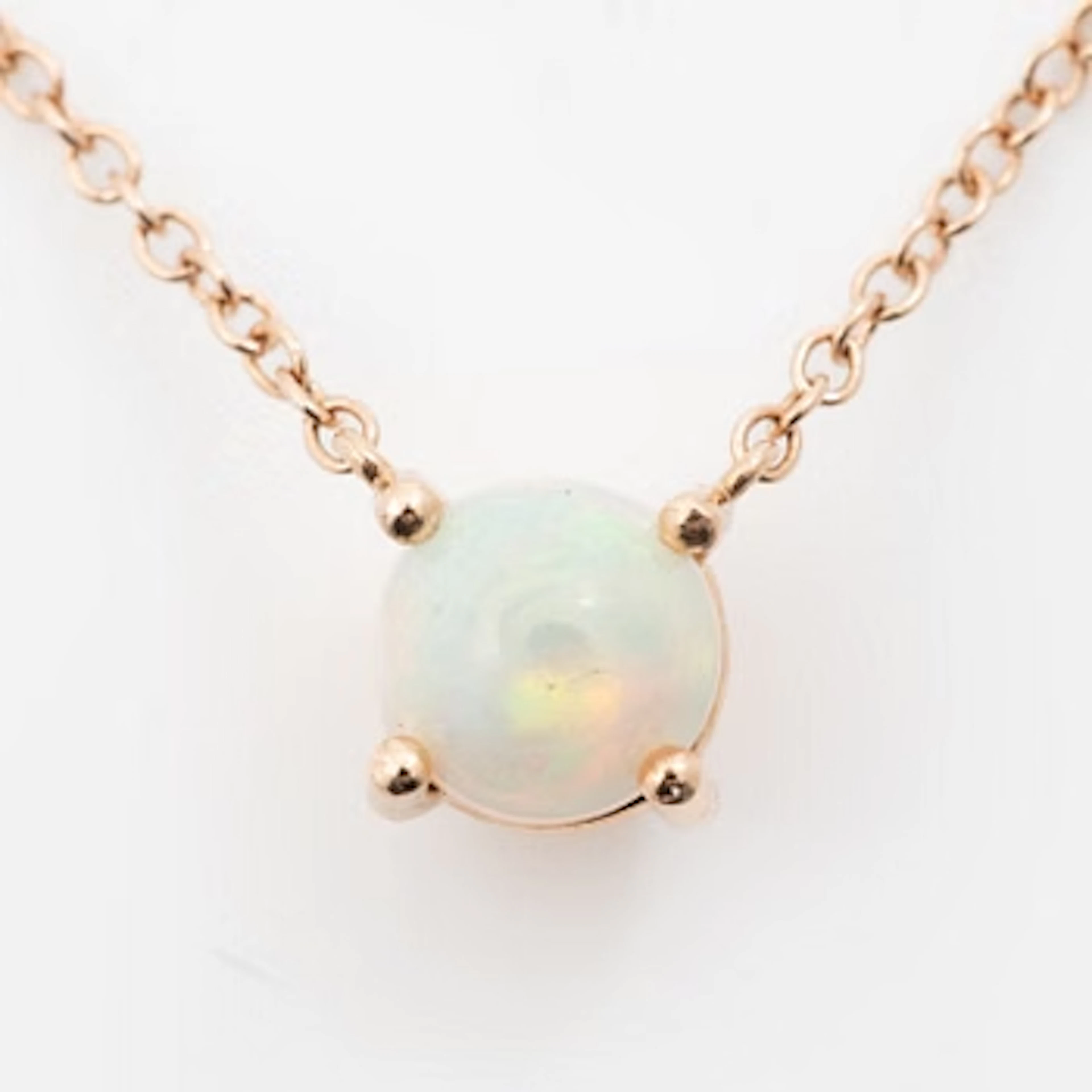 18K gold necklace with opal.