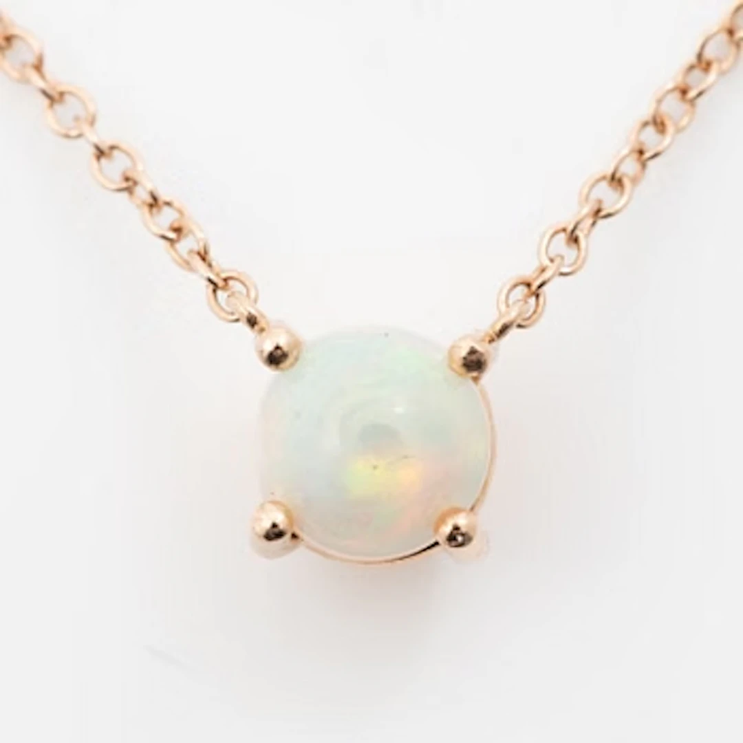 18K gold necklace with opal.