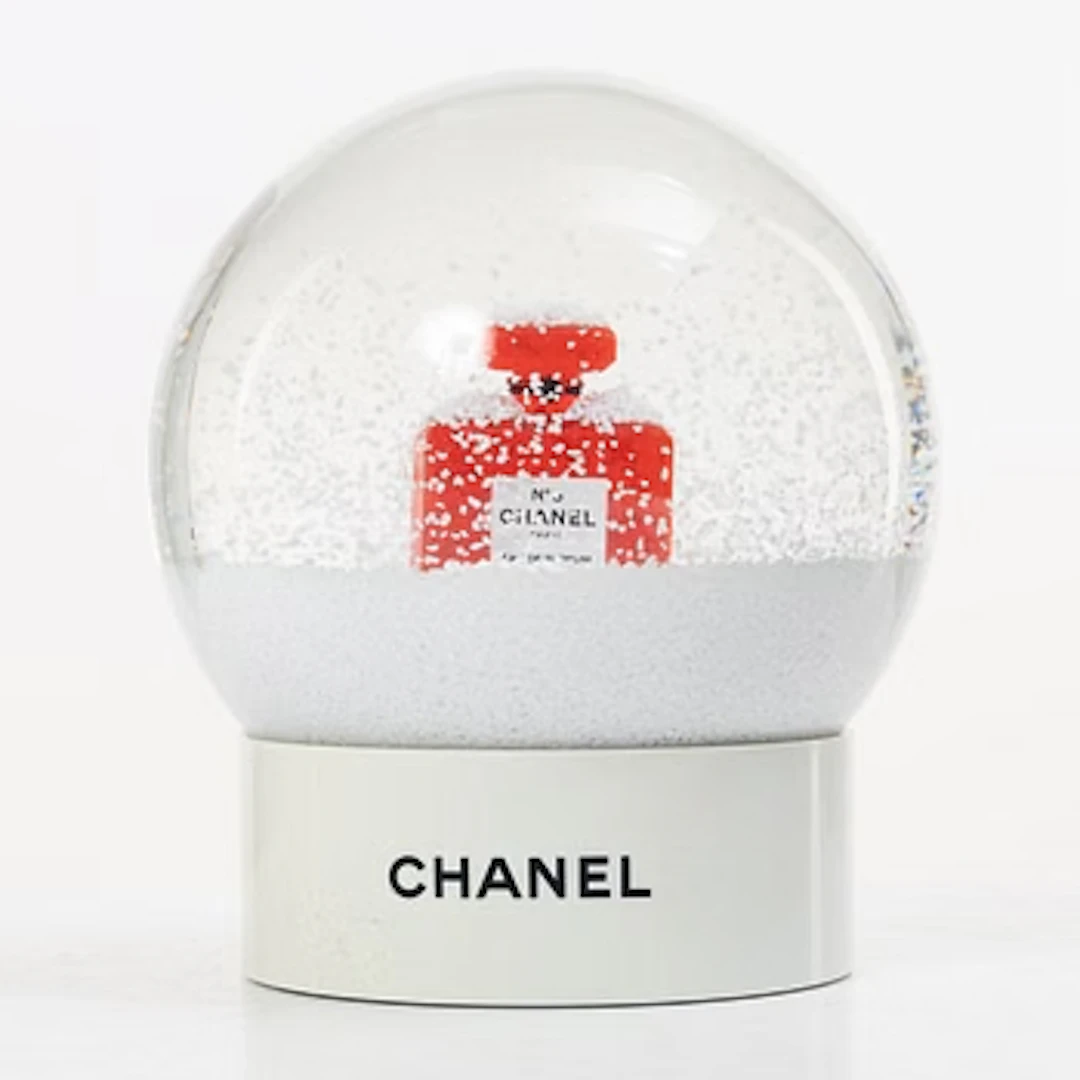 Chanel, Snow globe.