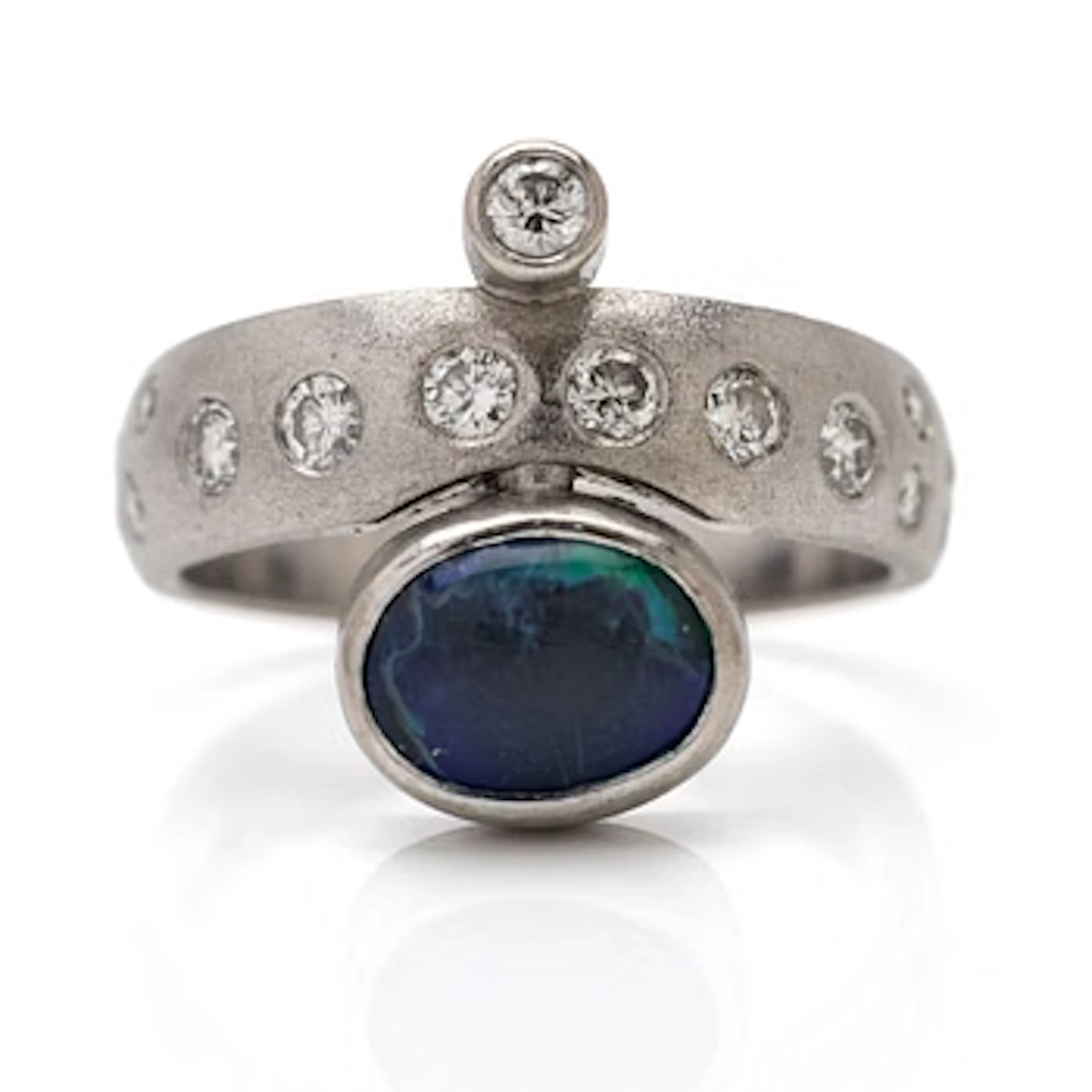 Evert Lindberg, 18K white gold ring with diamonds and opal triplet