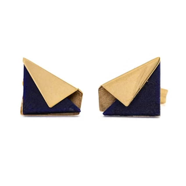 A pair of 18K gold and lapis lazuli earrings.