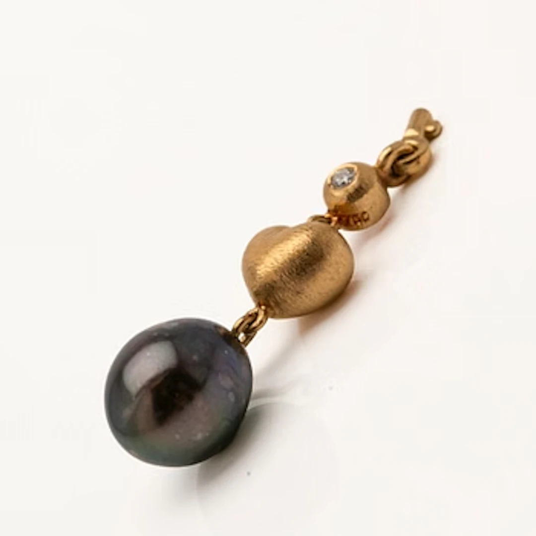 Ole Lynggaard, Berlock, "Sweet drops" guld 18K, briljantslipad diamant