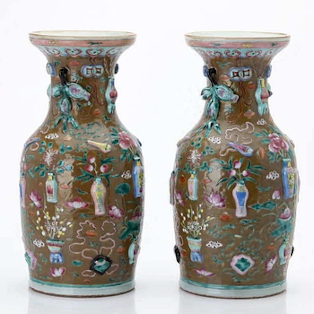 A pair of vases, China, second half of the 20th century.