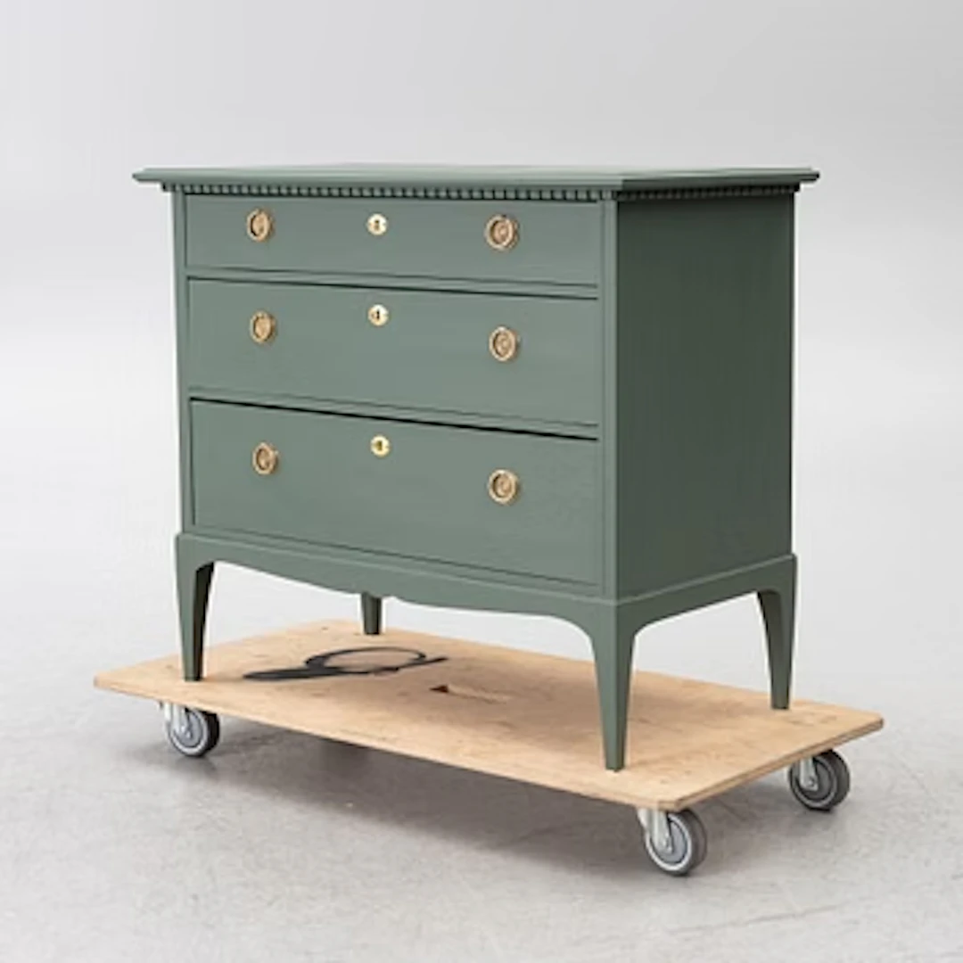 Chest of drawers, Gustavian style, first half of the 20th century.