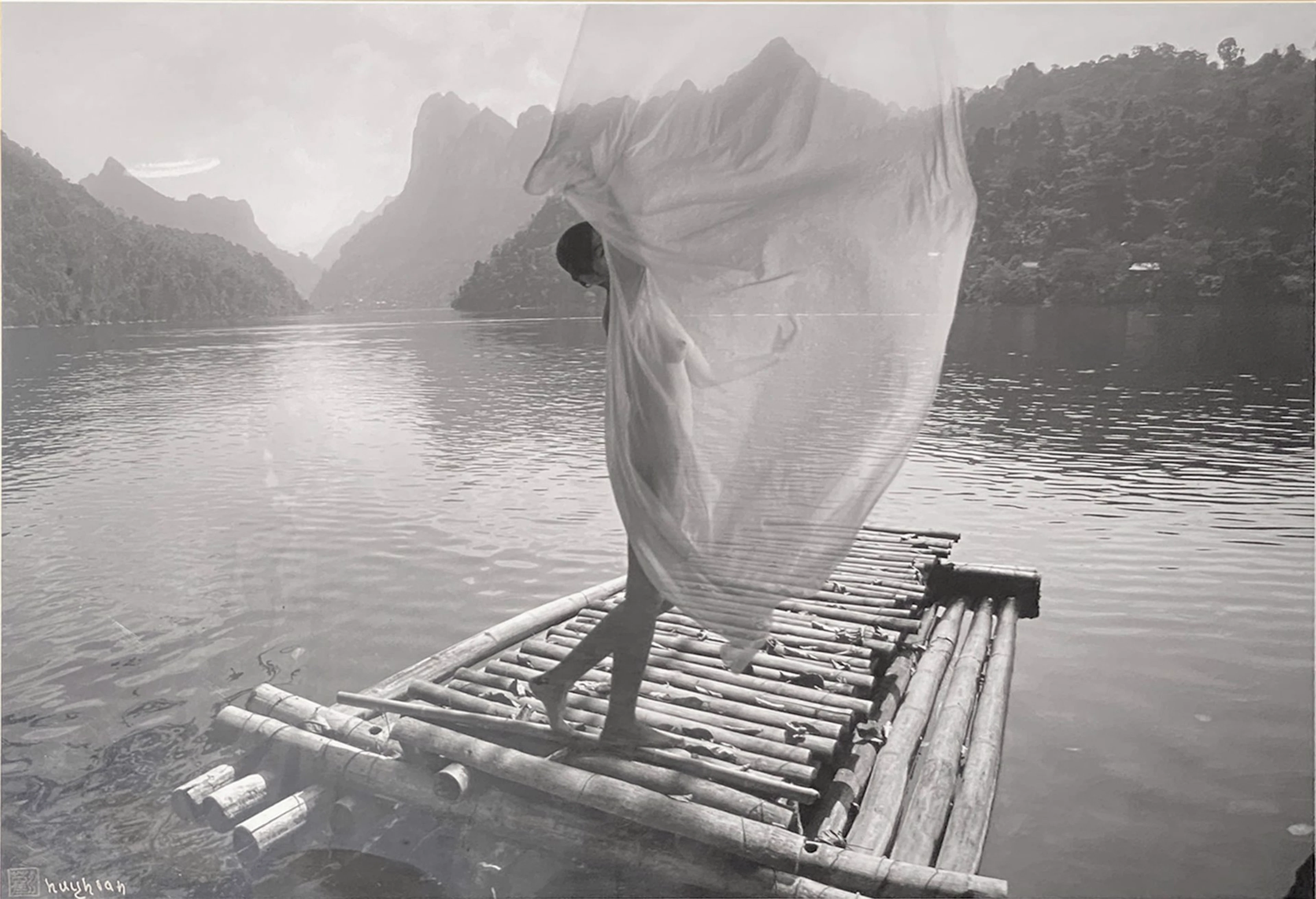 Lady on Raft - Tran Huy Hoan