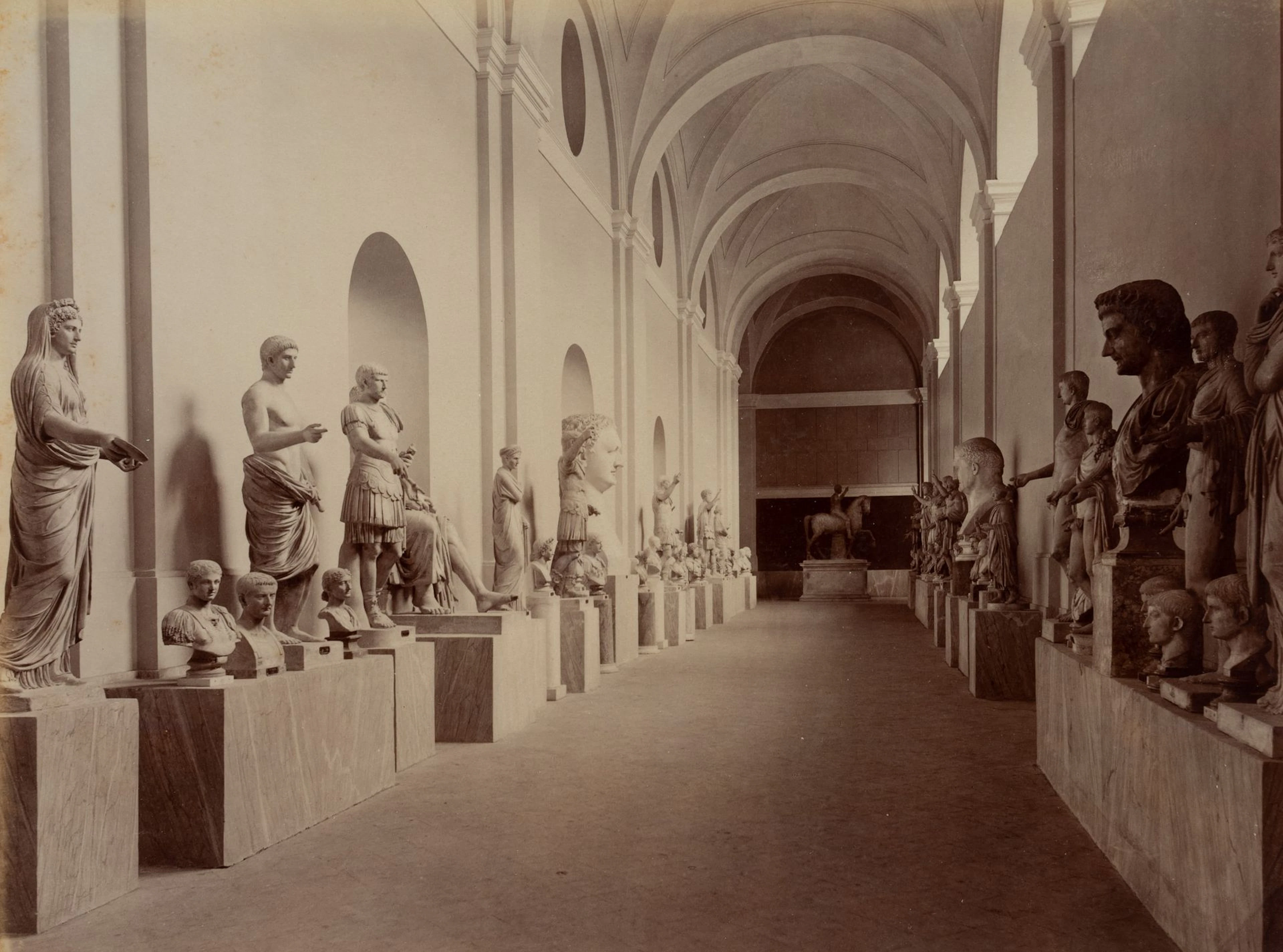 FRATELLI ALINARI (19th century), Imperial Gallery at the Museo Nazionale