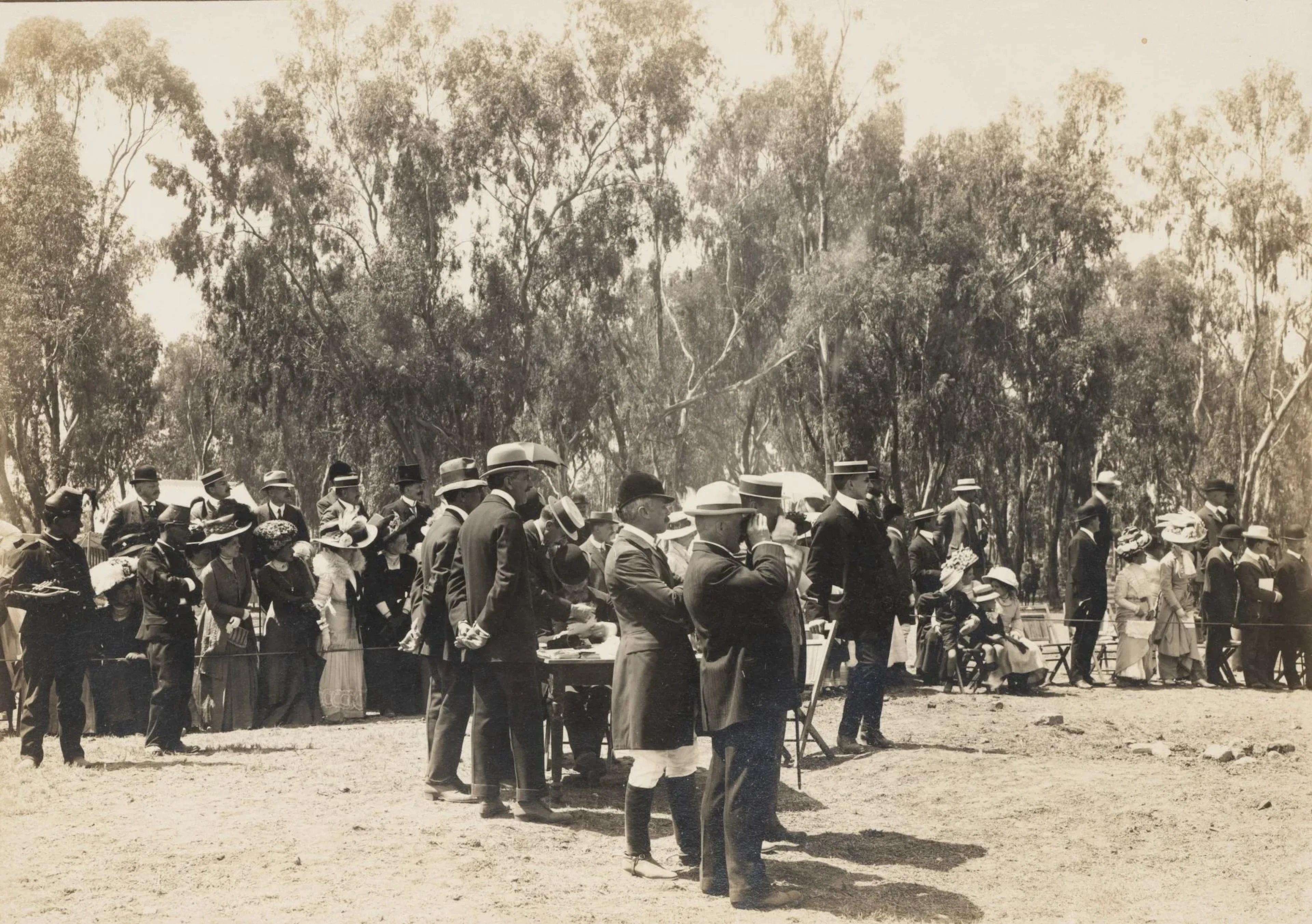 Unknown (19th), Horse racing in Mexico, around 1880, albumen paper
