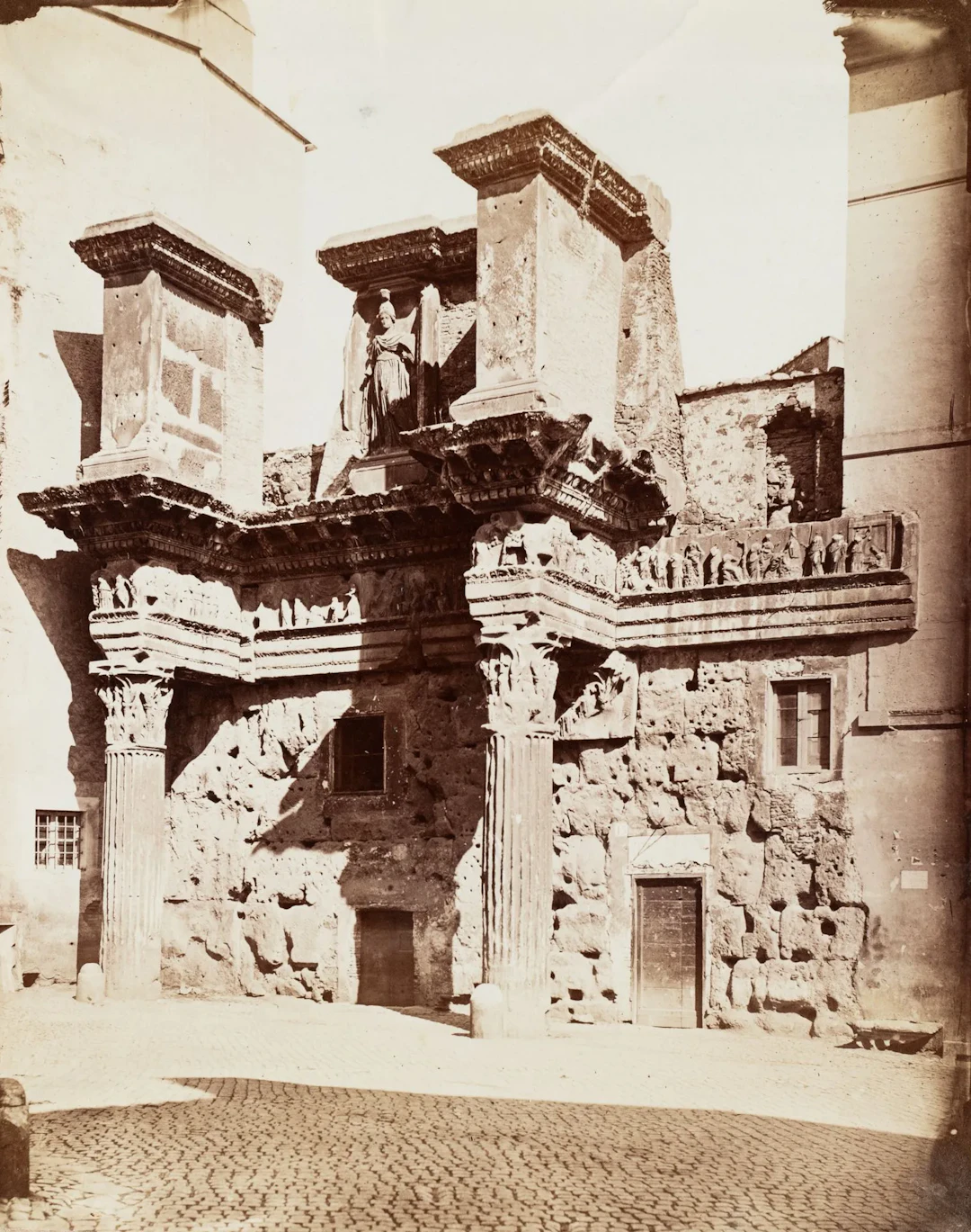 Unknown (19th), Nervaforum with the Minerva, around 1870, albumen