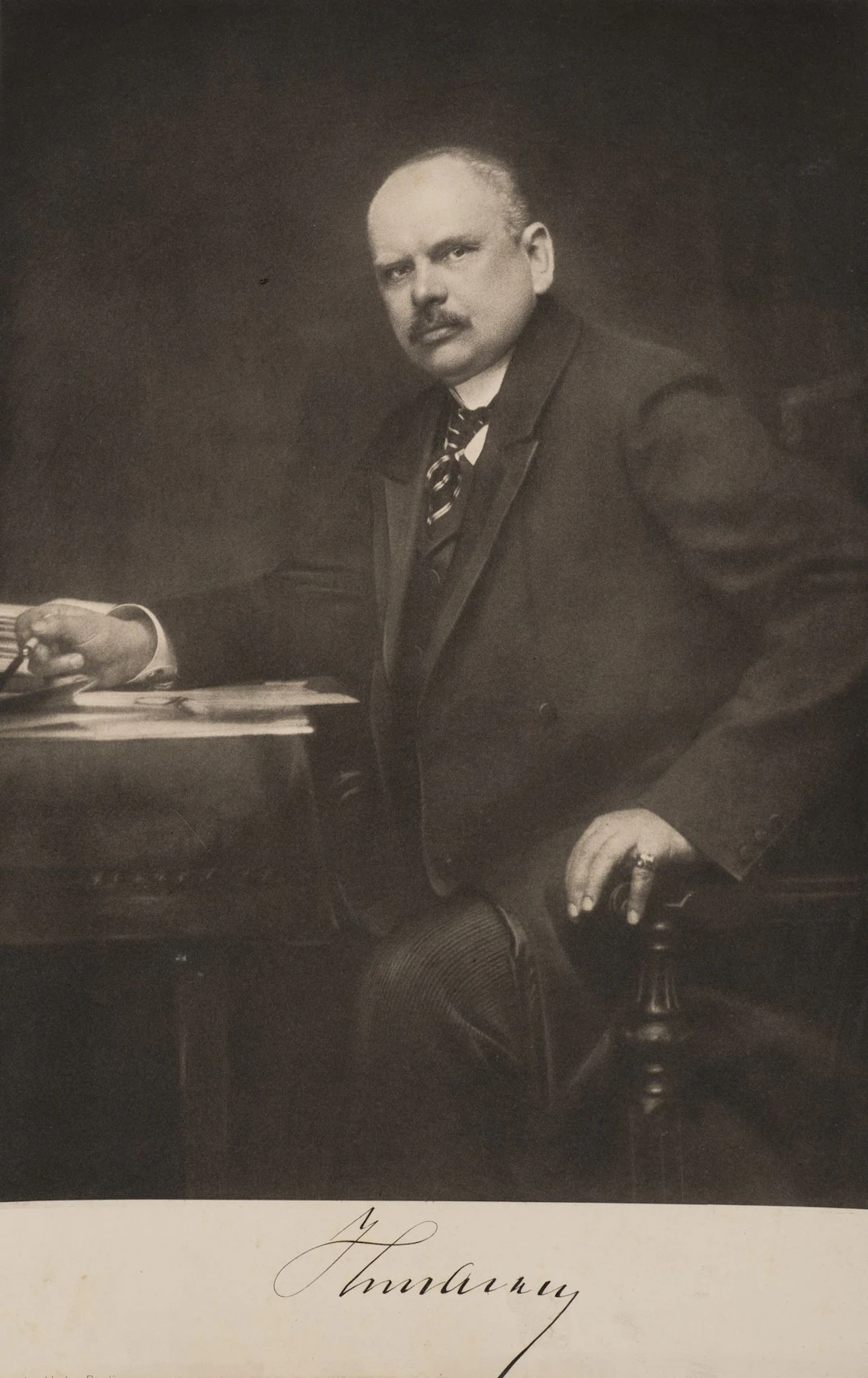 Unknown (20th), Portrait of a seated man, Photogravure Unknown (20th