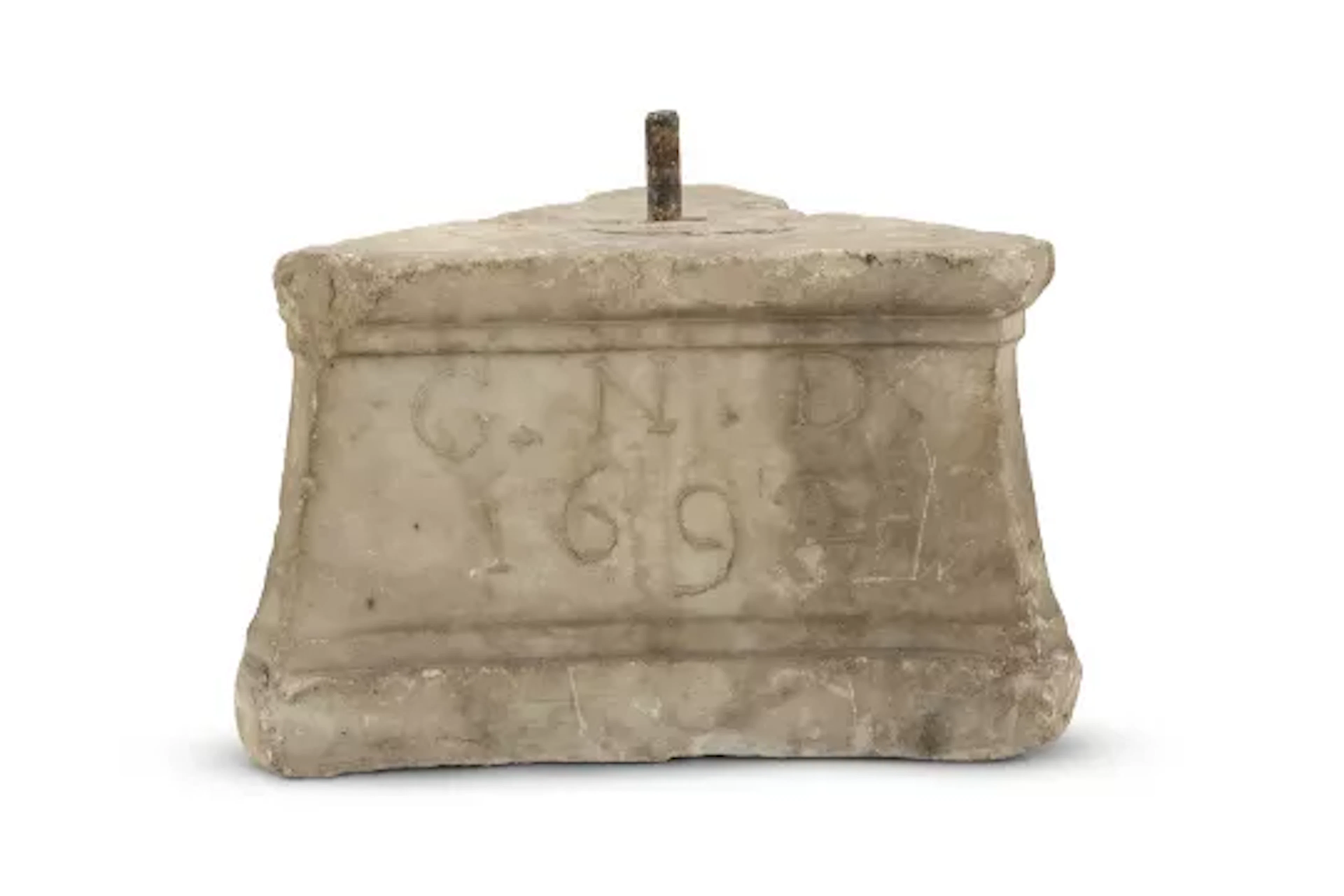 A WILLIAM AND MARY MARBLE CAPITAL OR COLUMN BASE, DATED 1692