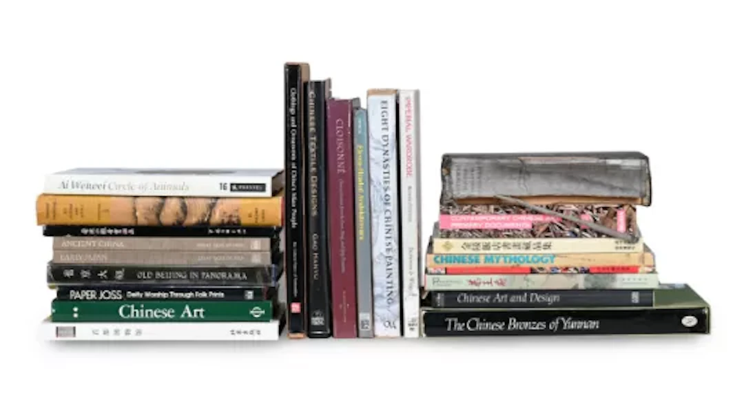 Ɵ A small group of Chinese reference books
