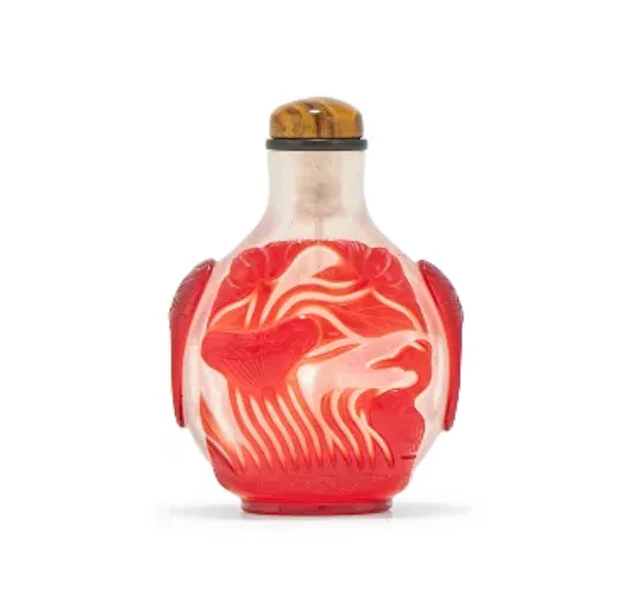 A Chinese red overlay glass snuff bottle, 19th century