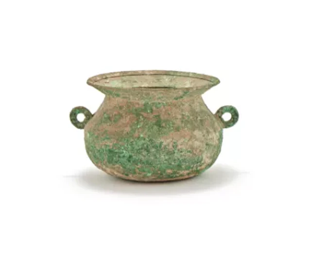 A Chinese bronze twin handled cooking vessel, Mou, Eastern Han Dynasty