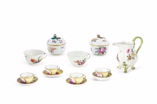 A GROUP OF GERMAN PORCELAIN, VARIOUS DATES 18TH/19TH CENTURIES