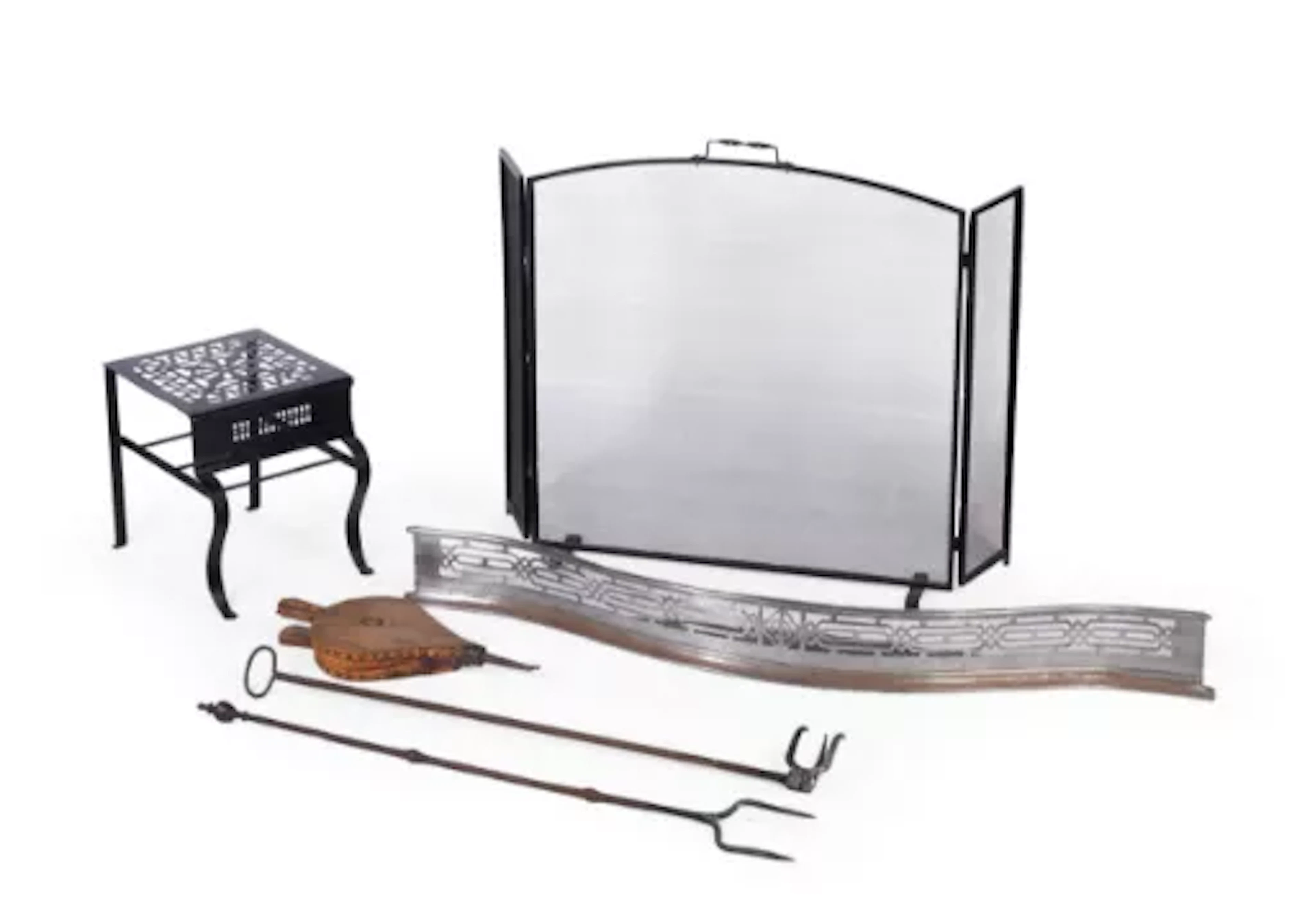 A GEORGE III BRUSHED STEEL SERPENTINE FIRE FENDER, CIRCA 1800, WITH