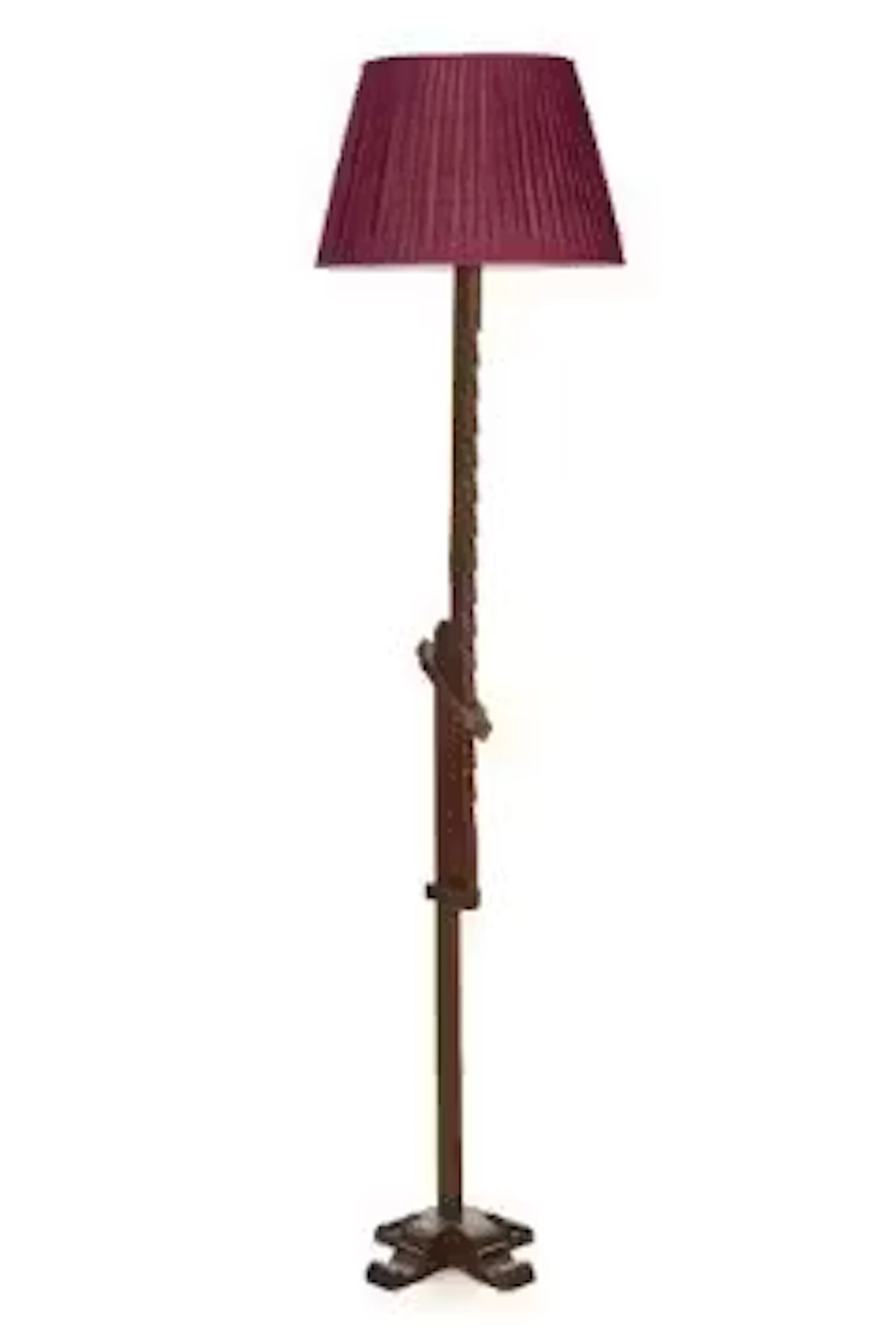 AN OAK ADJUSTABLE FLOOR LAMP, IN THE MANNER OF FRANCES ELKINS, MID 20TH CENTURY