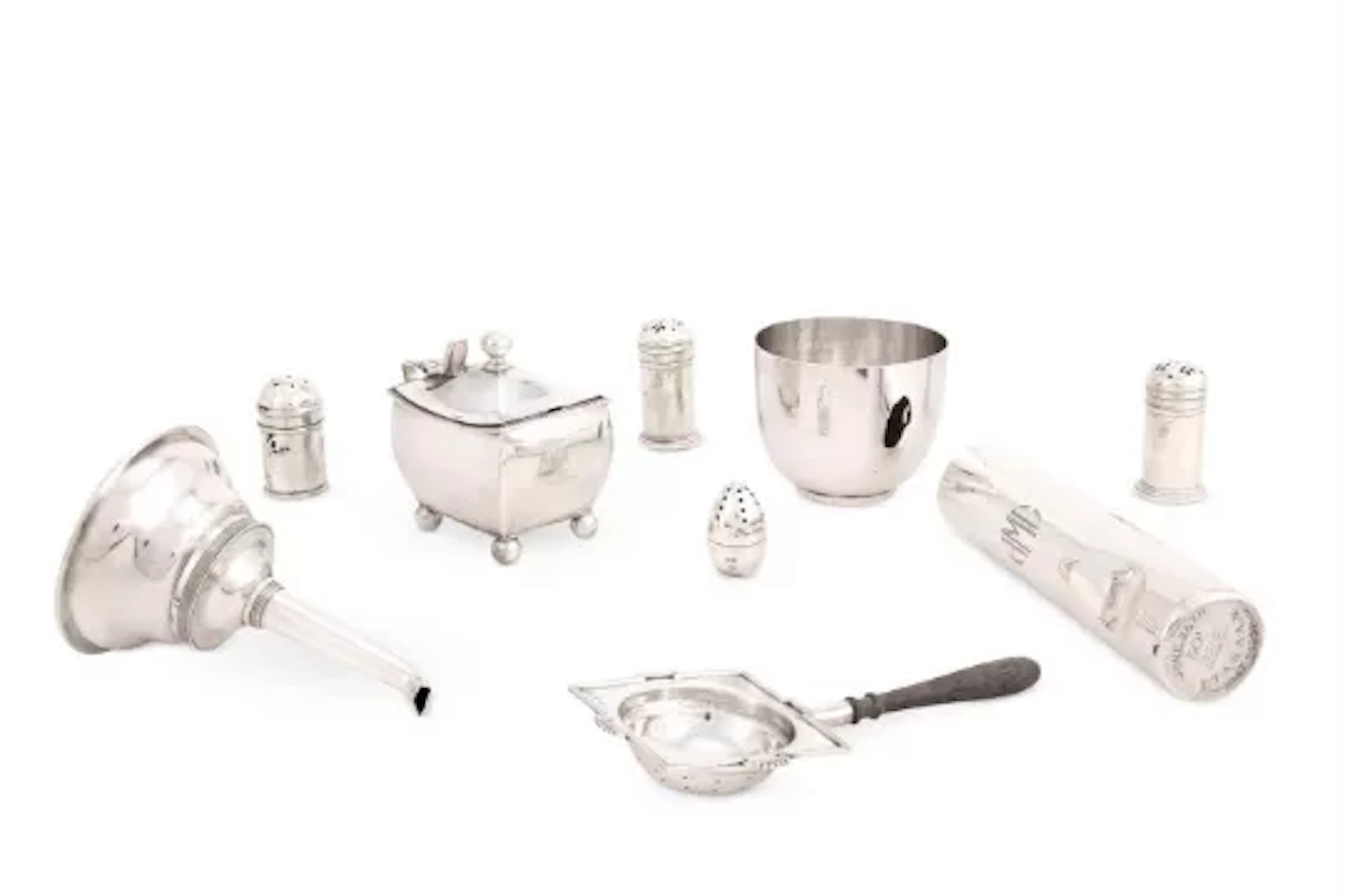 A COLLECTION OF SILVER ITEMS