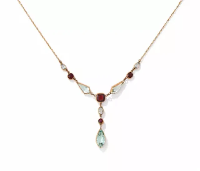 AN EARLY 20TH CENTURY AQUAMARINE AND GARNET NECKLACE, CIRCA 1910