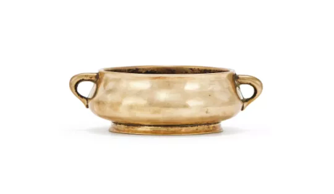 A Chinese bronze twin handled censer, 17th or 18th century
