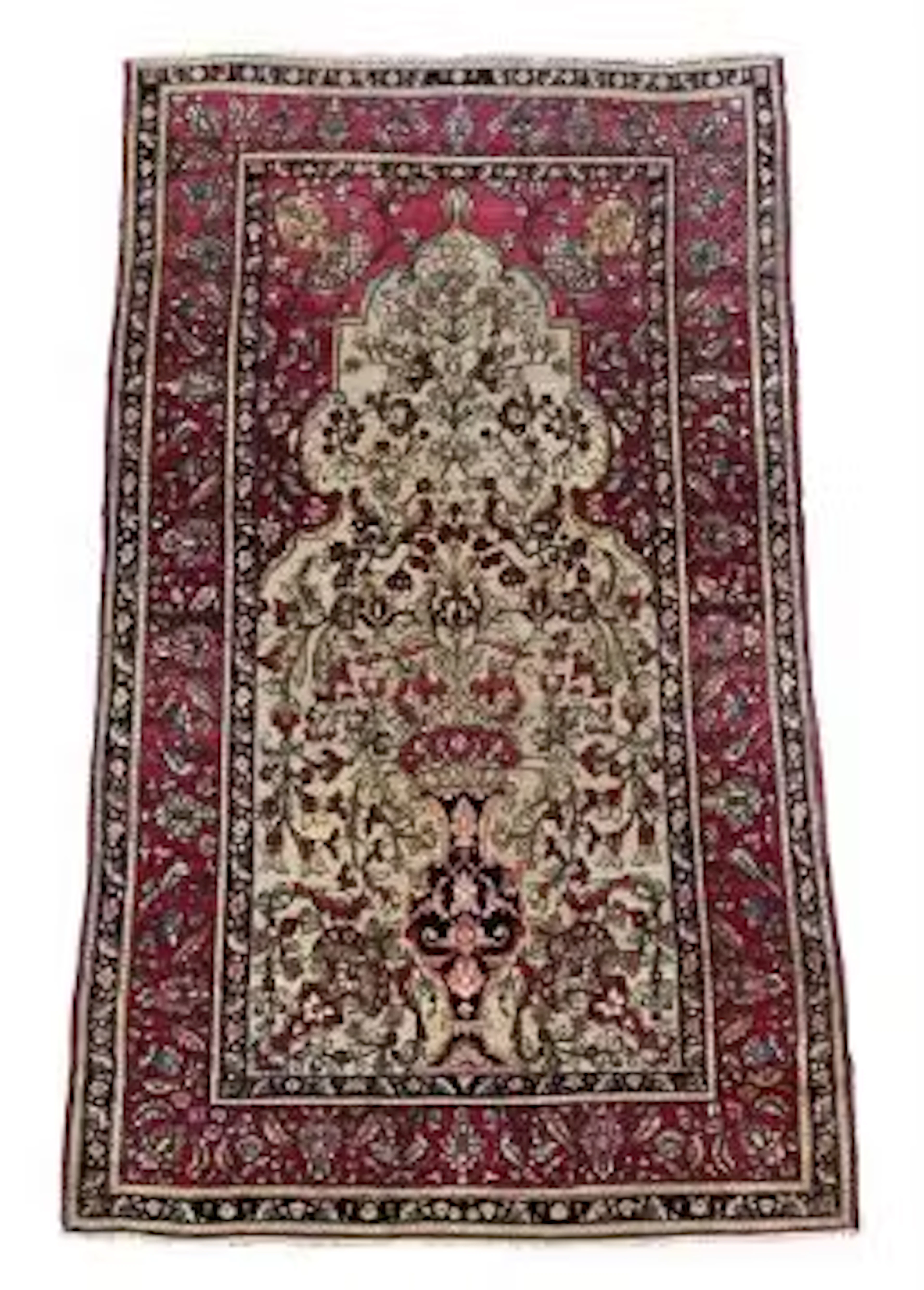 AN ISFAHAN RUG