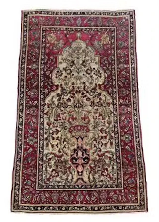 AN ISFAHAN RUG
