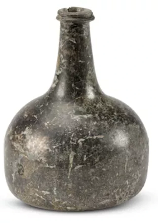 A GLASS ONION SHAPED WINE BOTTLE, ENGLISH, CIRCA 1700