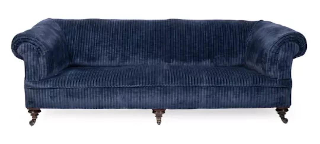 A VICTORIAN MAHOGANY AND UPHOLSTERED SOFA, IN HOWARD STYLE, LATE 19TH CENTURY