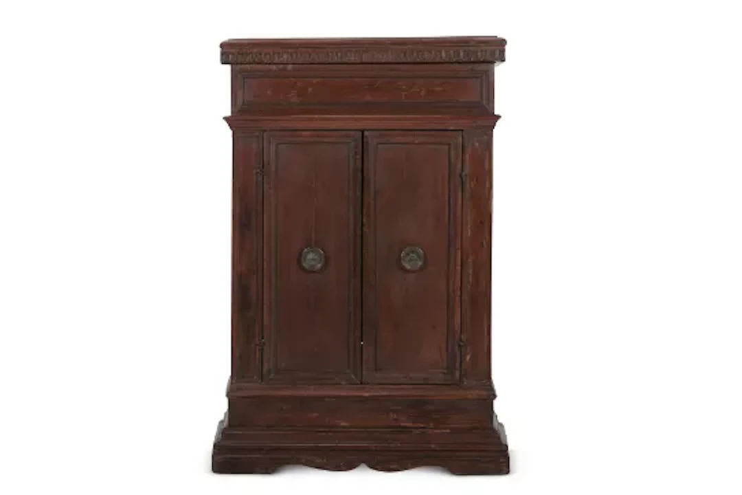A SMALL TUSCAN WALNUT CUPBOARD, ITALIAN, 18TH/19TH CENTURY