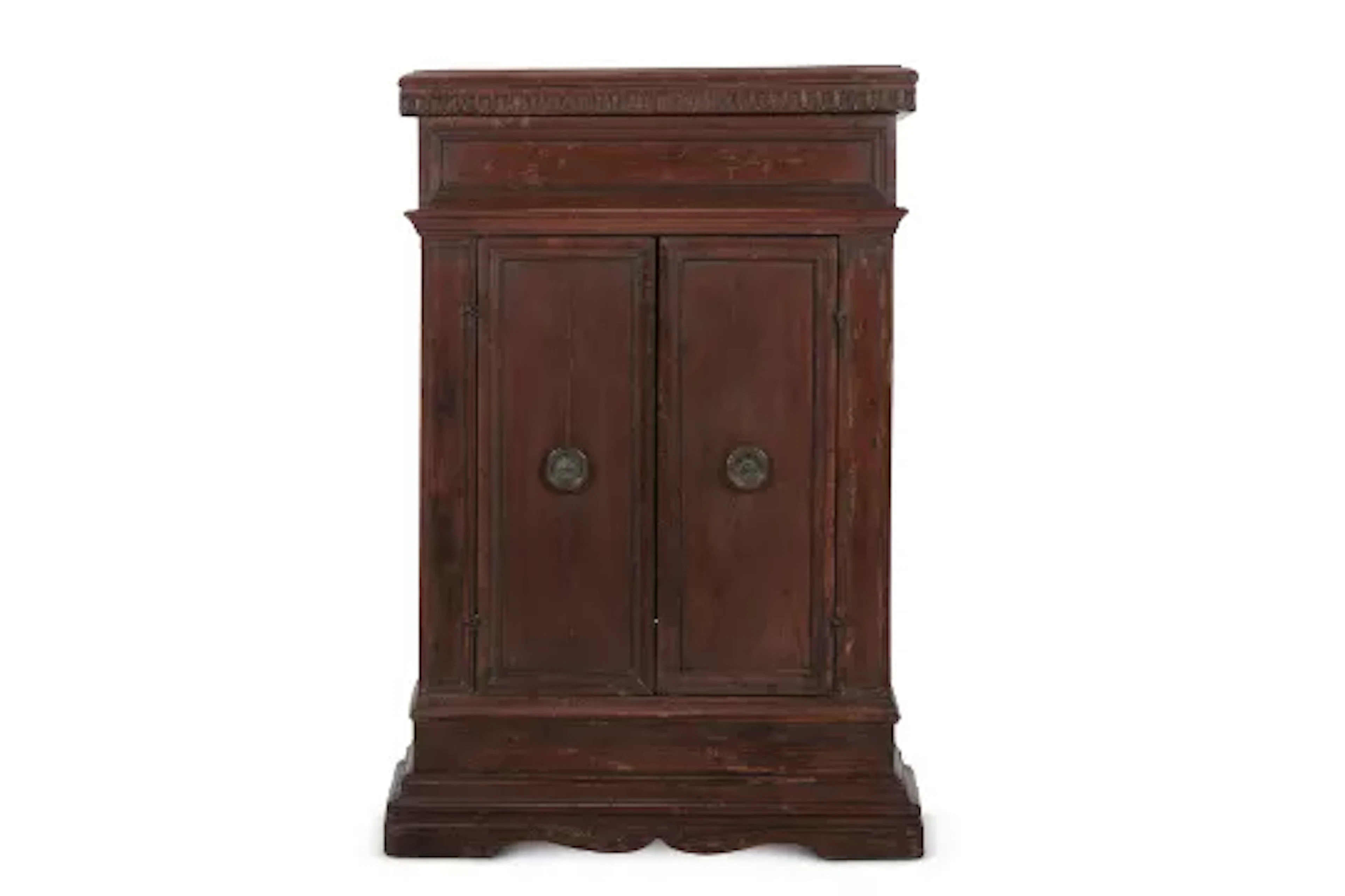 A SMALL TUSCAN WALNUT CUPBOARD, ITALIAN, 18TH/19TH CENTURY