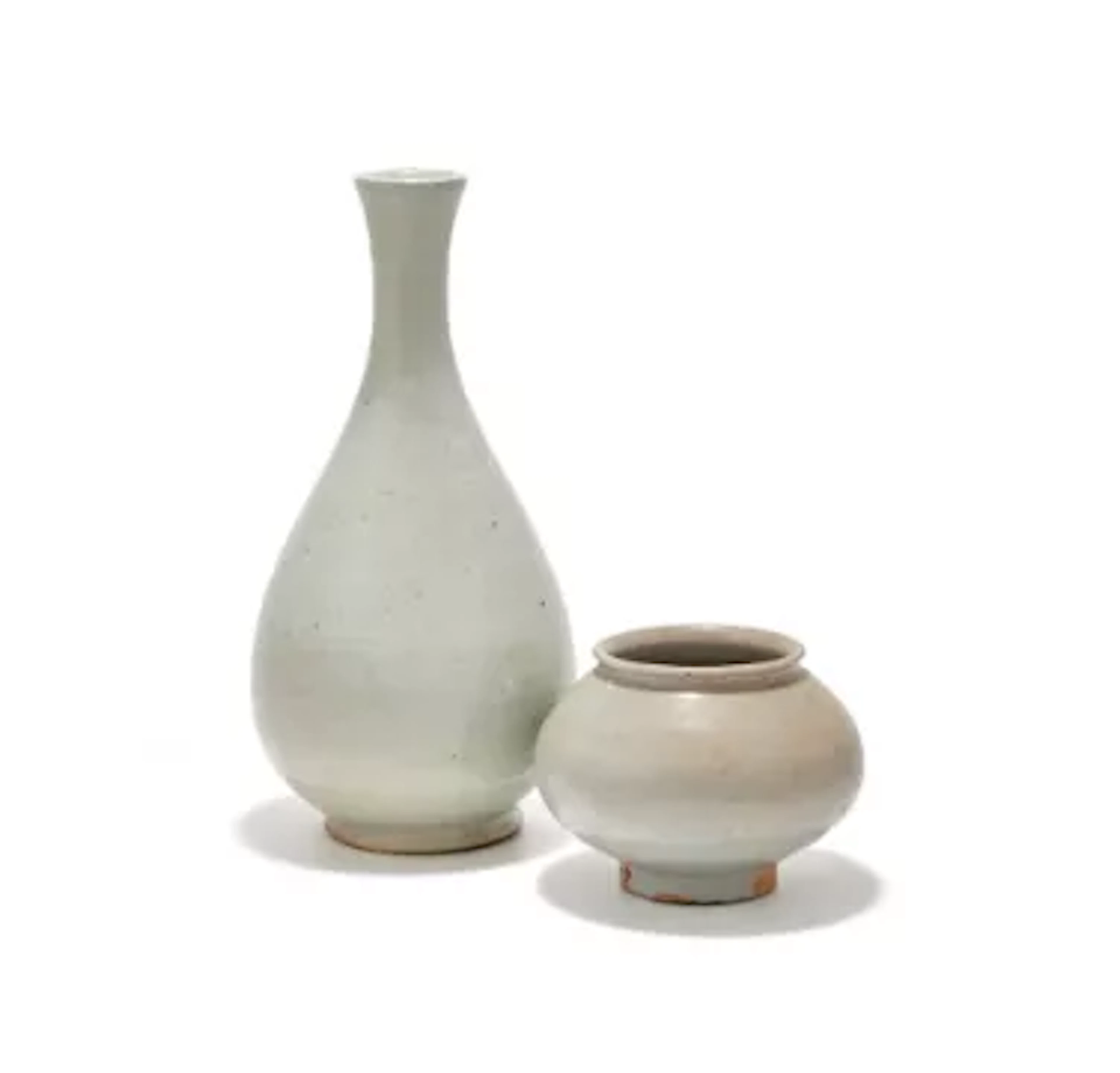 A Korean white glazed vase, Joseon Dynasty (1392-1910)