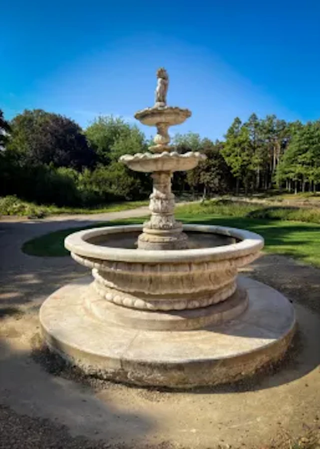 A LARGE COMPOSITION STONE FOUNTAIN, 20TH CENTURY