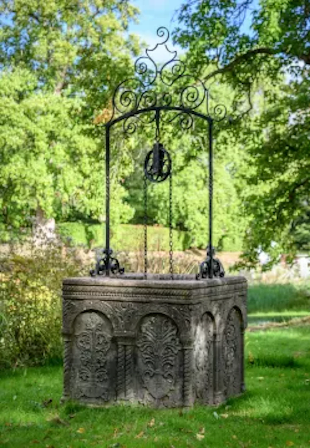 AN ITALIAN ROSSO VERONA MARBLE AND WROUGHT IRON WELL HEAD, IN VENETO-BYZANTINE