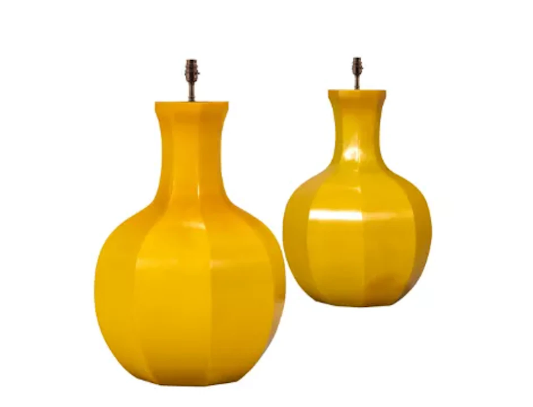 A PAIR OF CHINESE IMPERIAL YELLOW FACETED PEKING GLASS VASES, 19TH