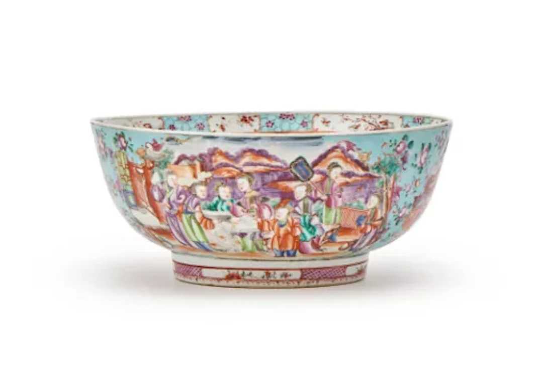 A large Chinese Export punch bowl, Qianlong (1735-1796)