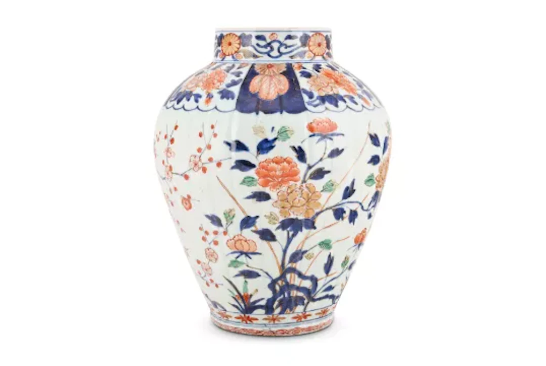 A JAPANESE IMARI VASE, EDO PERIOD