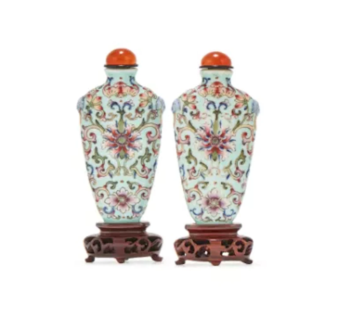A pair of Chinese famille rose porcelain 'Lotus' snuff bottle, 19th century