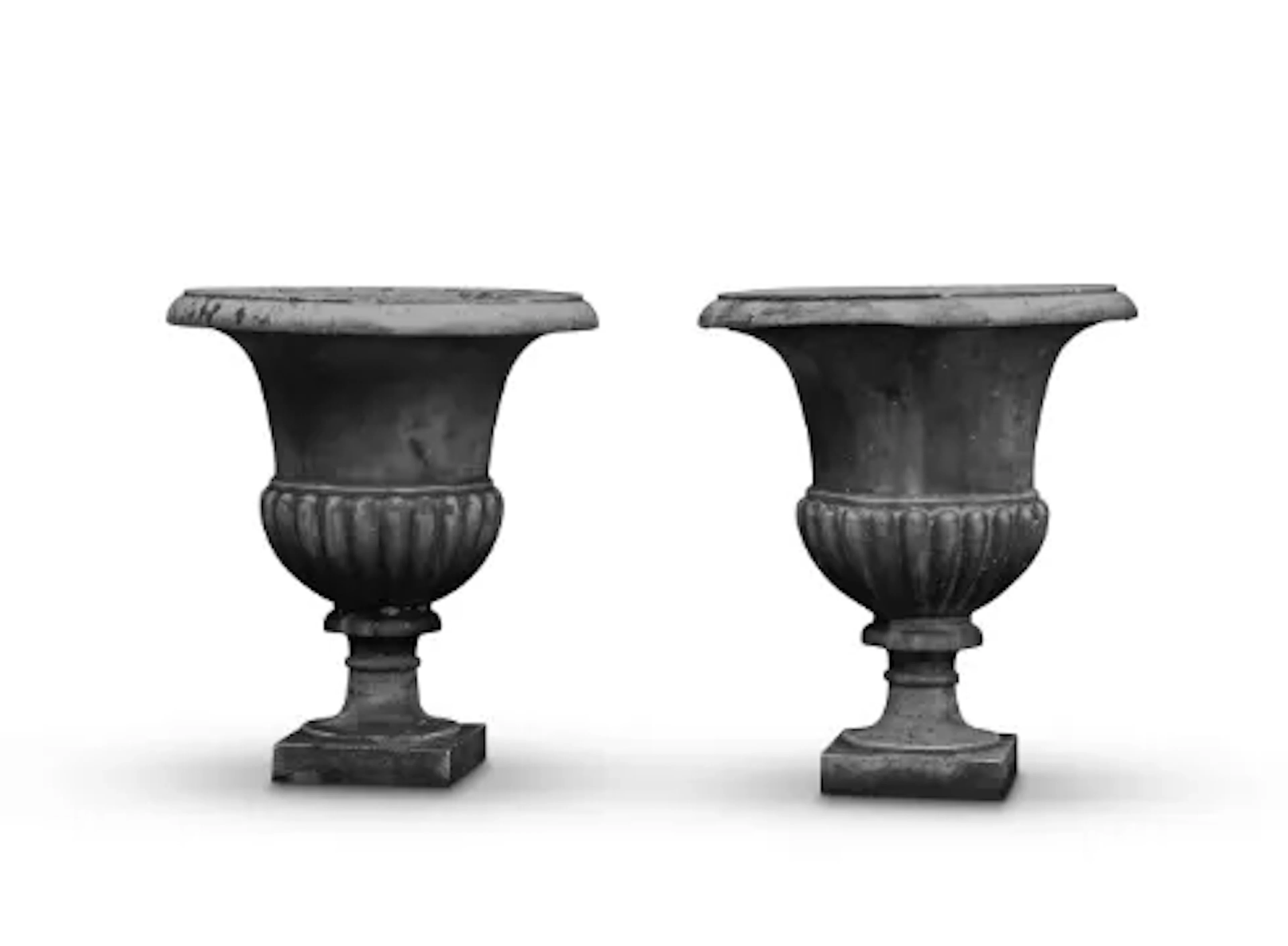 A LARGE PAIR OF MARBLE CAMPANA URNS, LATE 19TH/EARLY 20TH CENTURY