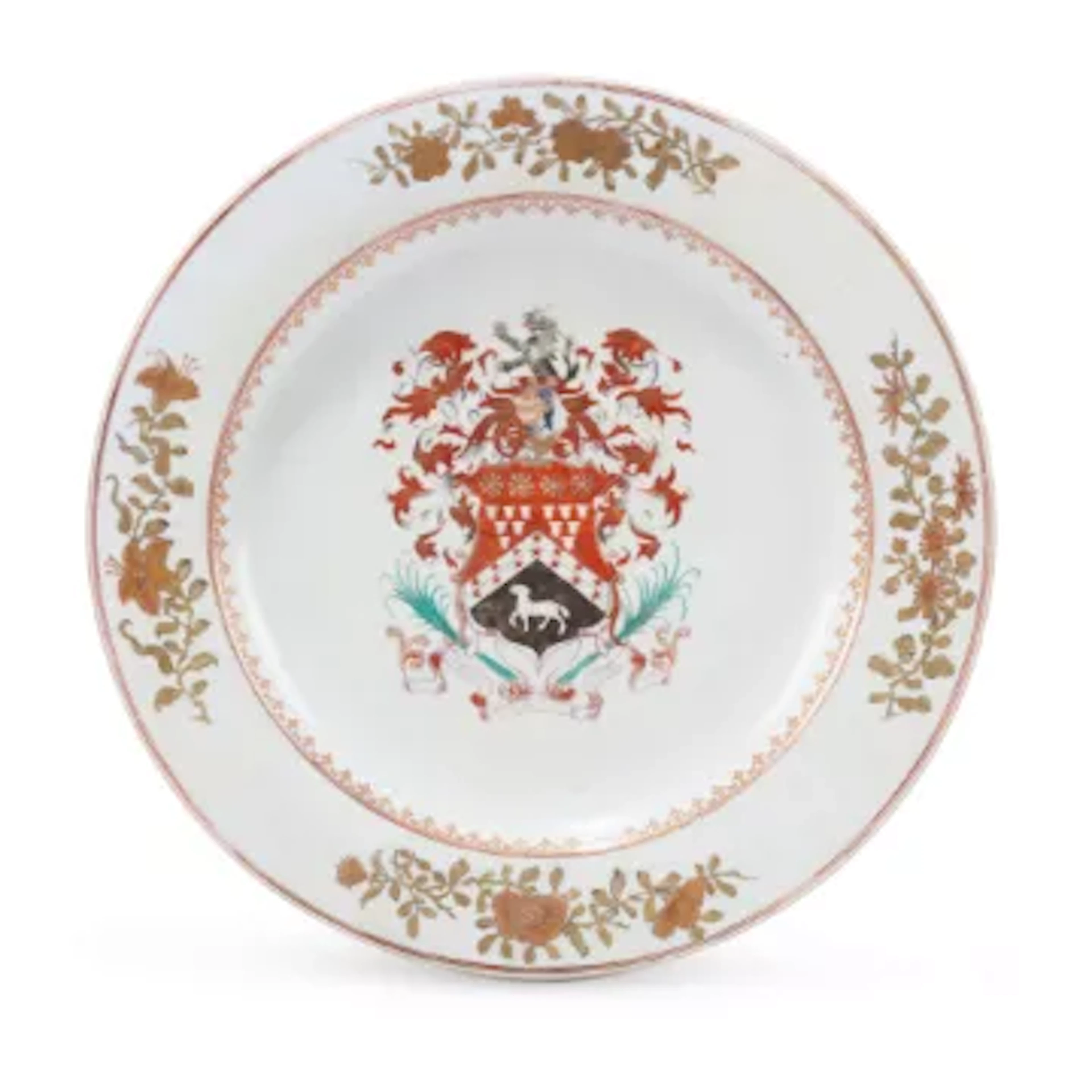 A LARGE CHINESE ARMORIAL DISH, QING DYNASTY, EARLY QIANLONG (1736-1795)