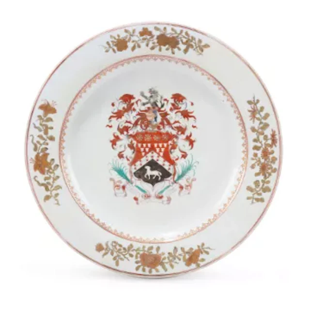 A LARGE CHINESE ARMORIAL DISH, QING DYNASTY, EARLY QIANLONG (1736-1795)