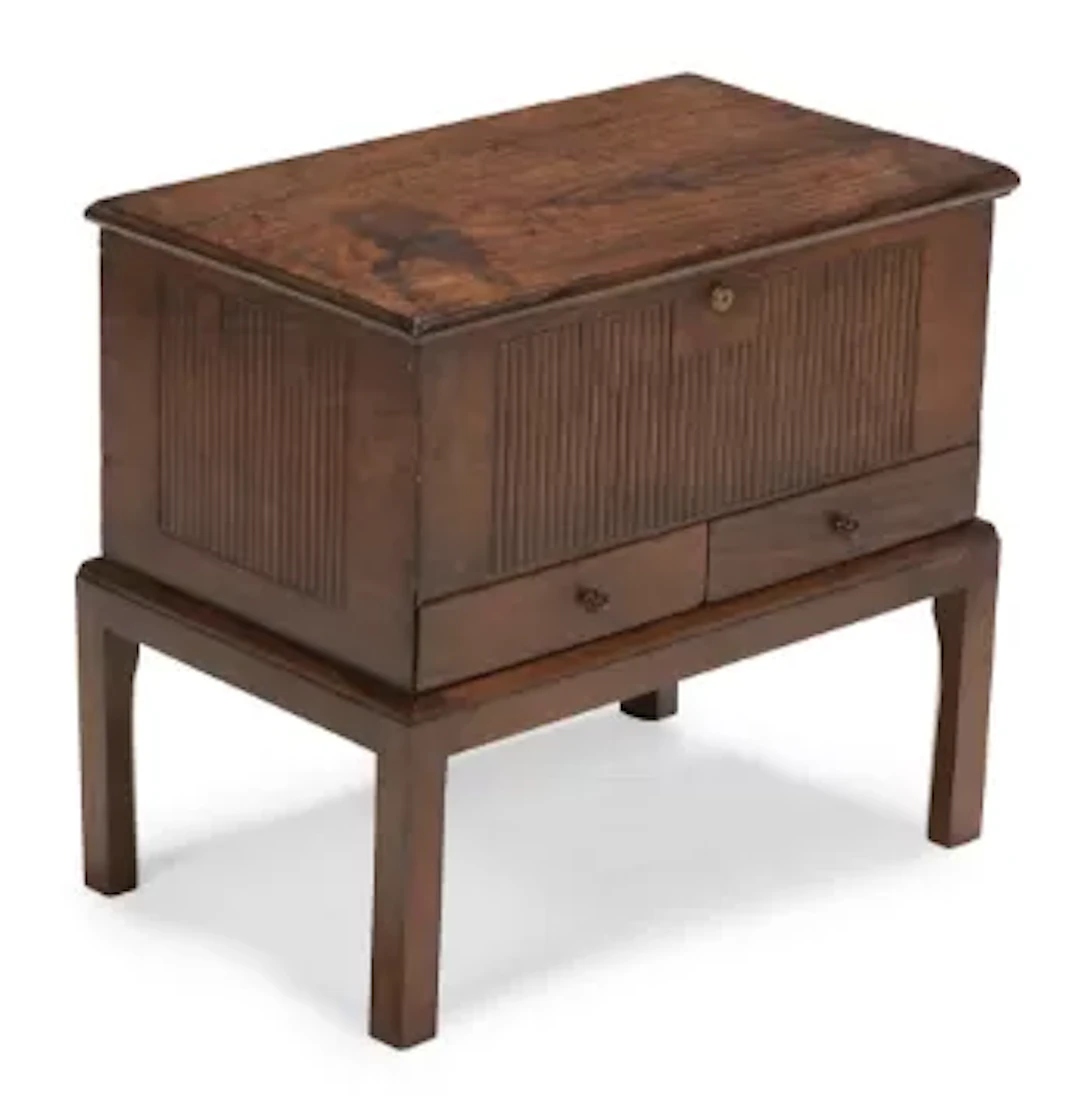 Y A CHINESE EXPORT PADOUK WOOD CHEST ON STAND, FIRST QUARTER 19TH CENTURY