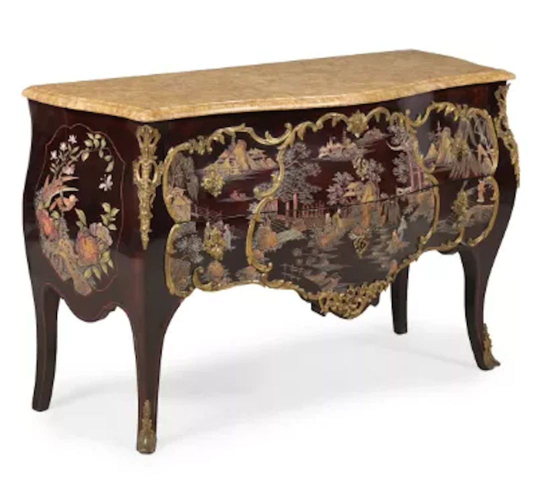 A FRENCH ‘COROMANDEL LACQUER’ AND ORMOLU MOUNTED SERPENTINE COMMODE