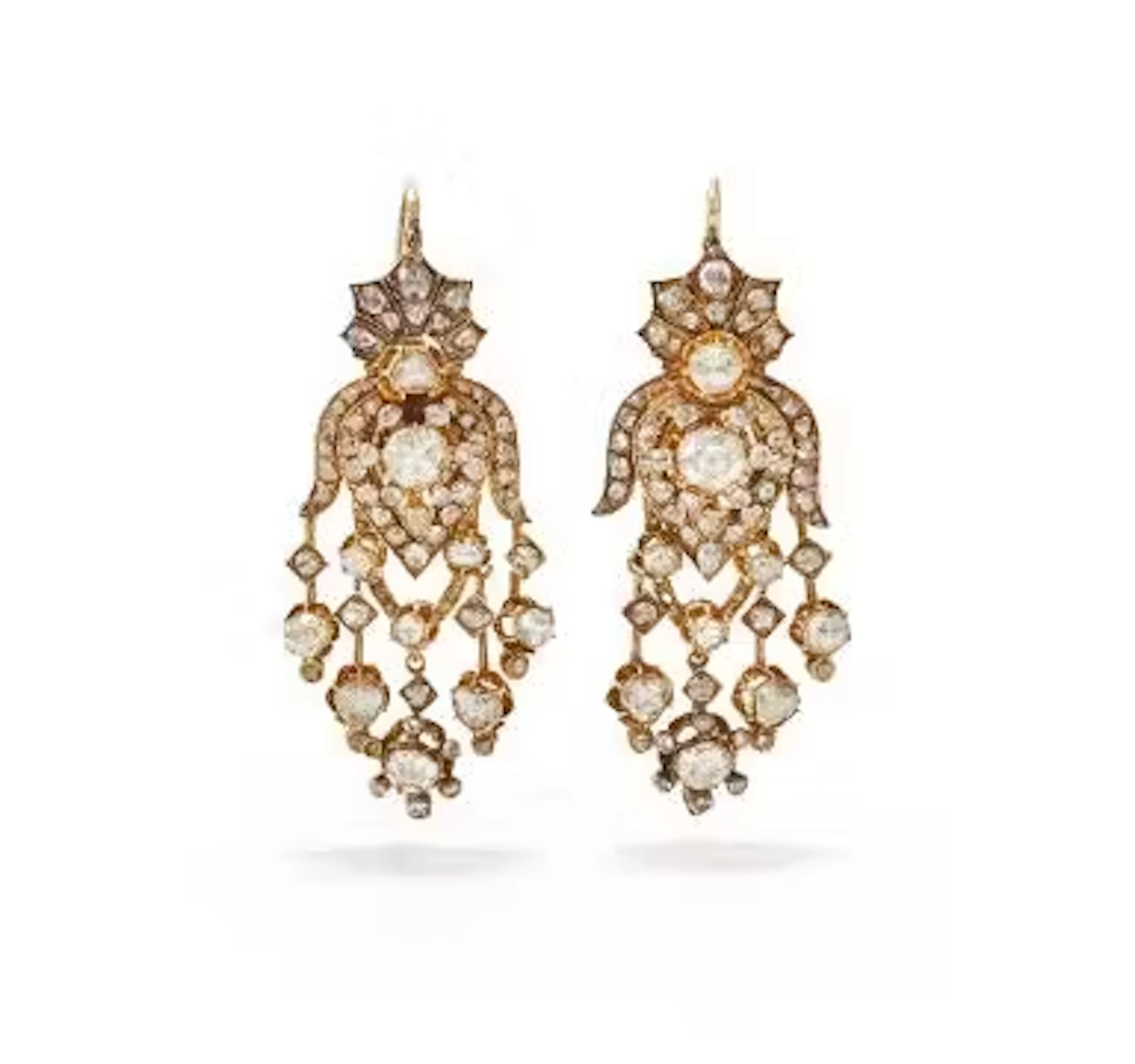 A PAIR OF DIAMOND PENDENT EARRINGS