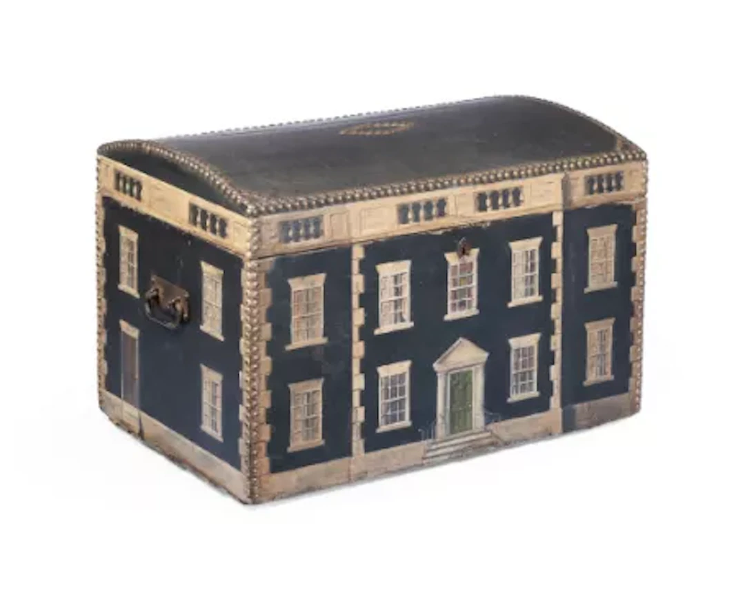 A PAINTED 'COUNTRY HOUSE' BOX OR TRUNK, LATE 18TH OR EARLY 19TH CENTURY